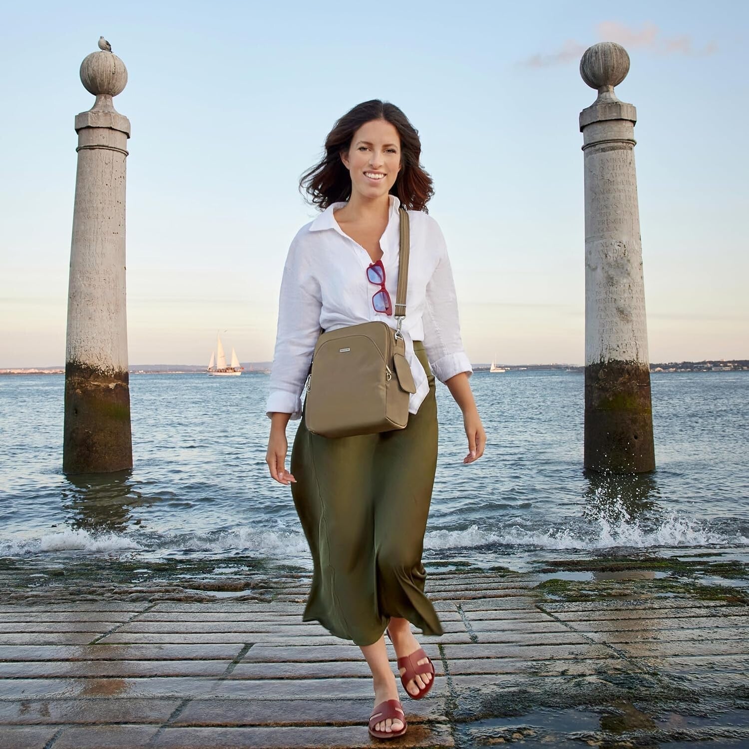 Timeless Travel Bag with 5-Point Anti-Theft Features for Worry-Free Journeys