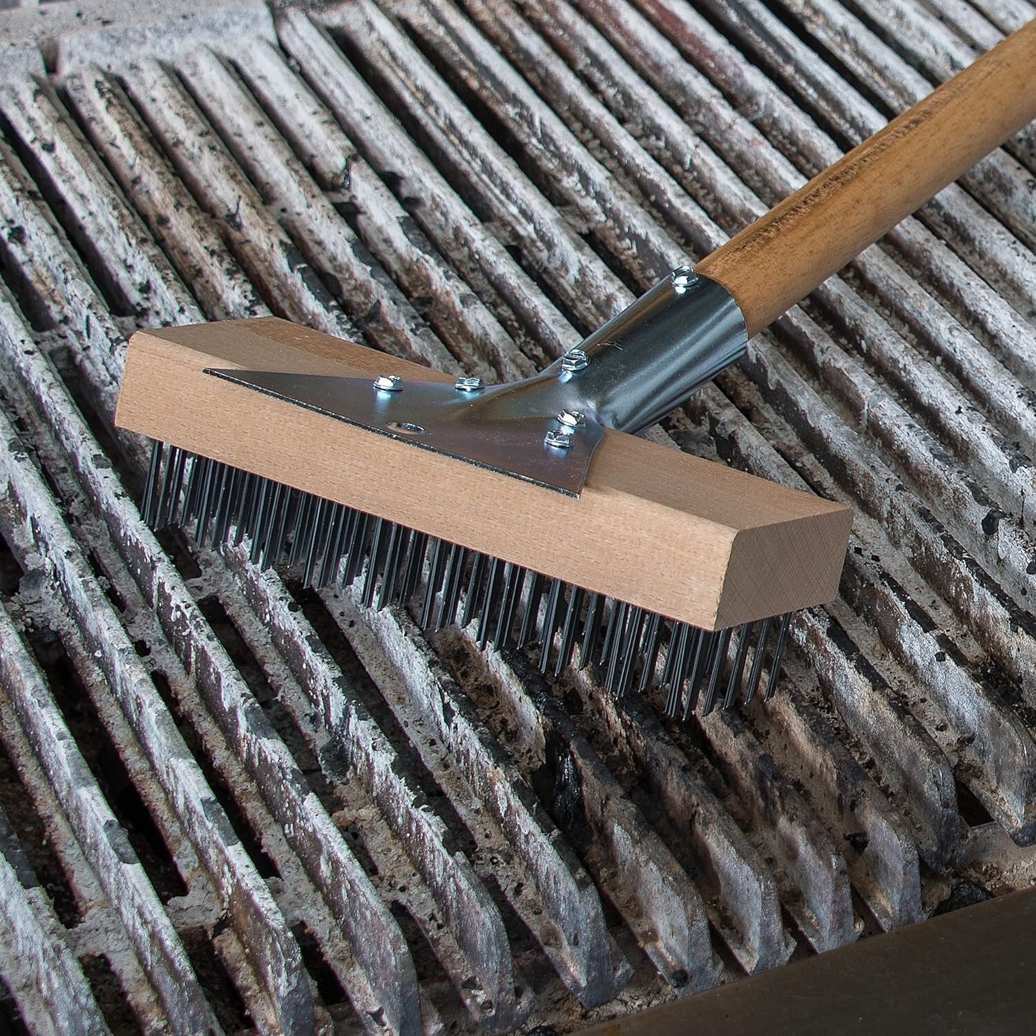 High-Strength Grill Brush with Stainless Steel Scraper - Perfect for Heavy Duty