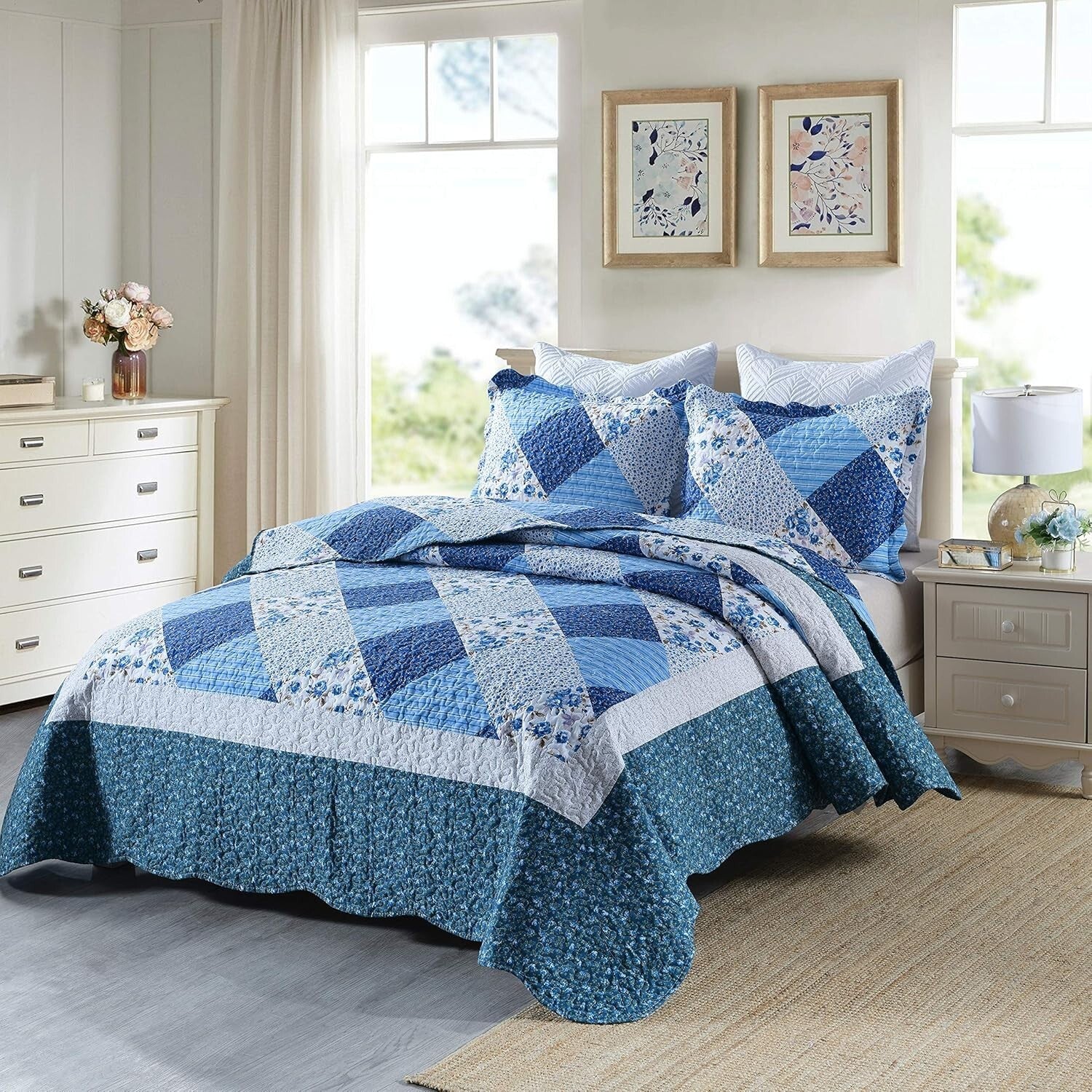 Lightweight Microfiber 3-Piece King Quilt Set with Floral Patchwork and Shams