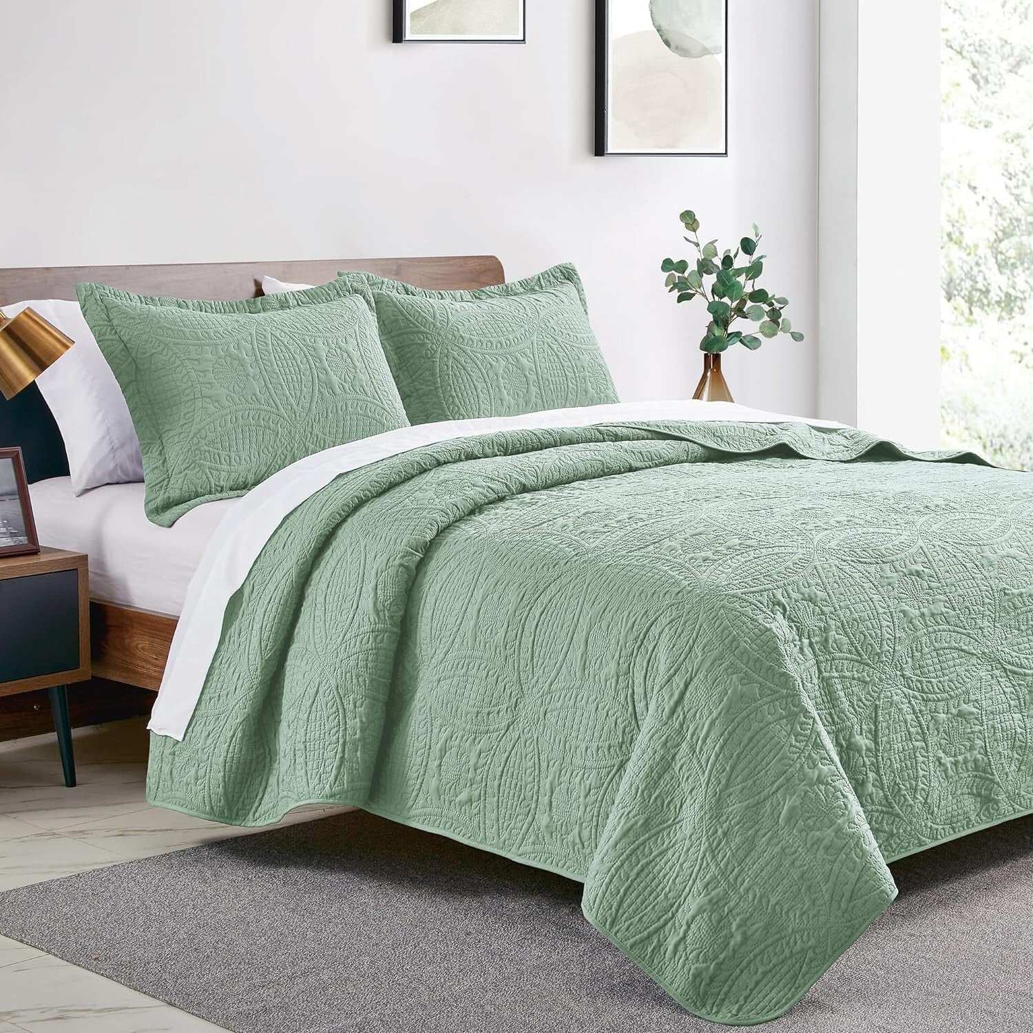 Elegant King Size Quilt Set - 3-Piece Sage Bedspread with Modern Coin Pattern