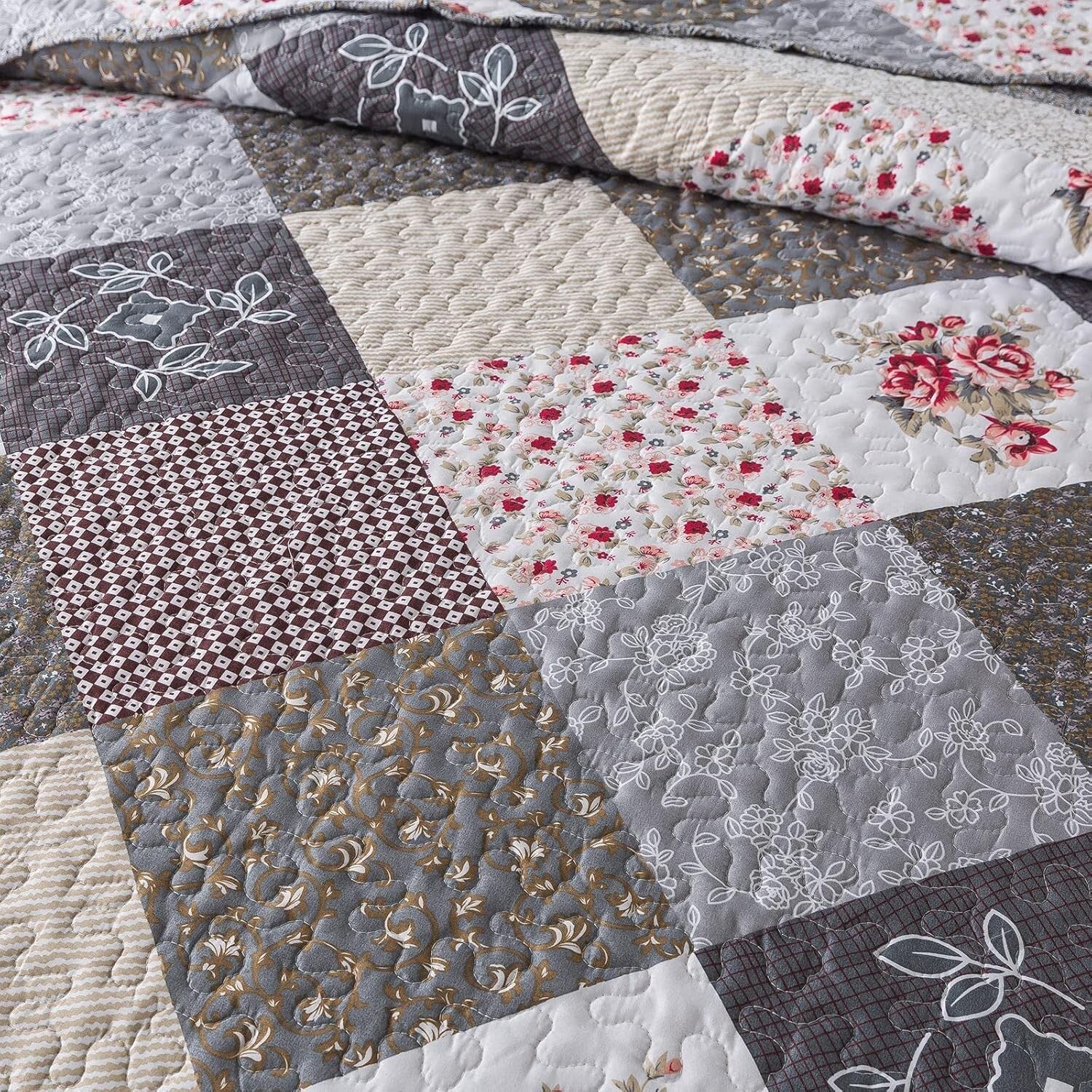 Elegant 3-Piece Oversized Quilt Set for California King Beds - All Season Use