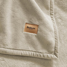Load image into Gallery viewer, Thick Plush 500Gsm King Size Blanket - Stylish Cozy Comfort for Any Occasion