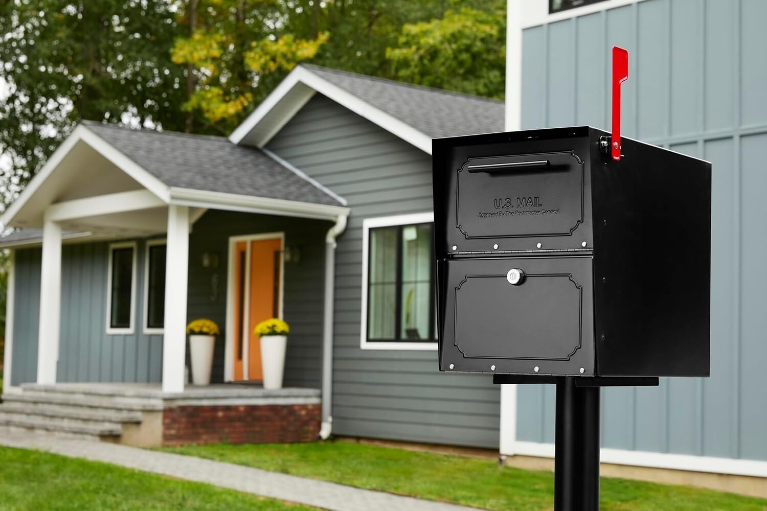 Durable Post Mount Mailbox with Enhanced Security and Oversized Storage
