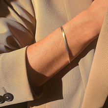 Load image into Gallery viewer, Trendy 14K Gold Dainty Bracelet - Waterproof &amp; Sweatproof for Everyday Elegance