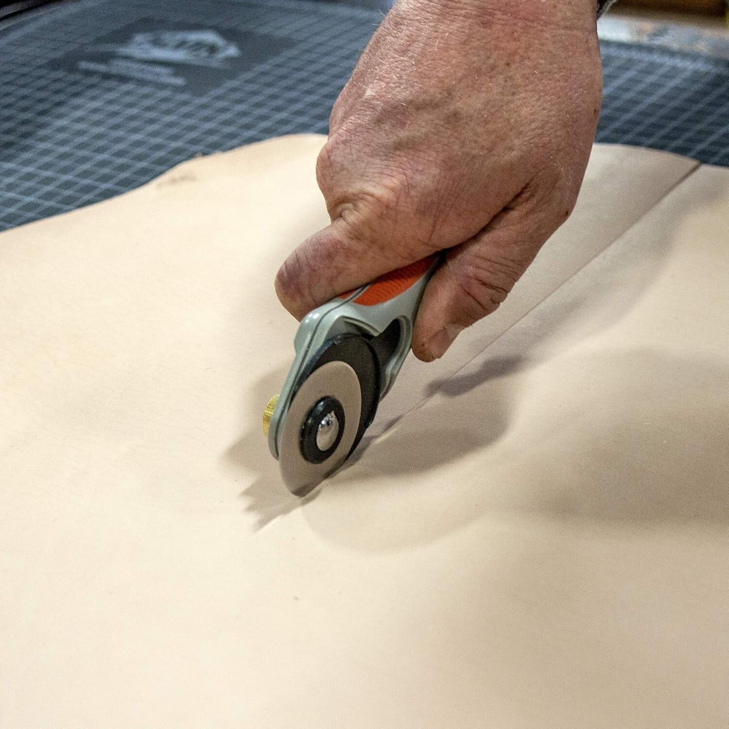 4-6 Oz Veg Tan Cowhide Double Shoulder Leather - Ideal for Artisans and Crafters