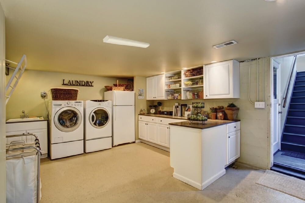 Energy-Efficient LED Ceiling Fixture - 4000 Lumen, Selectable White for Kitchens