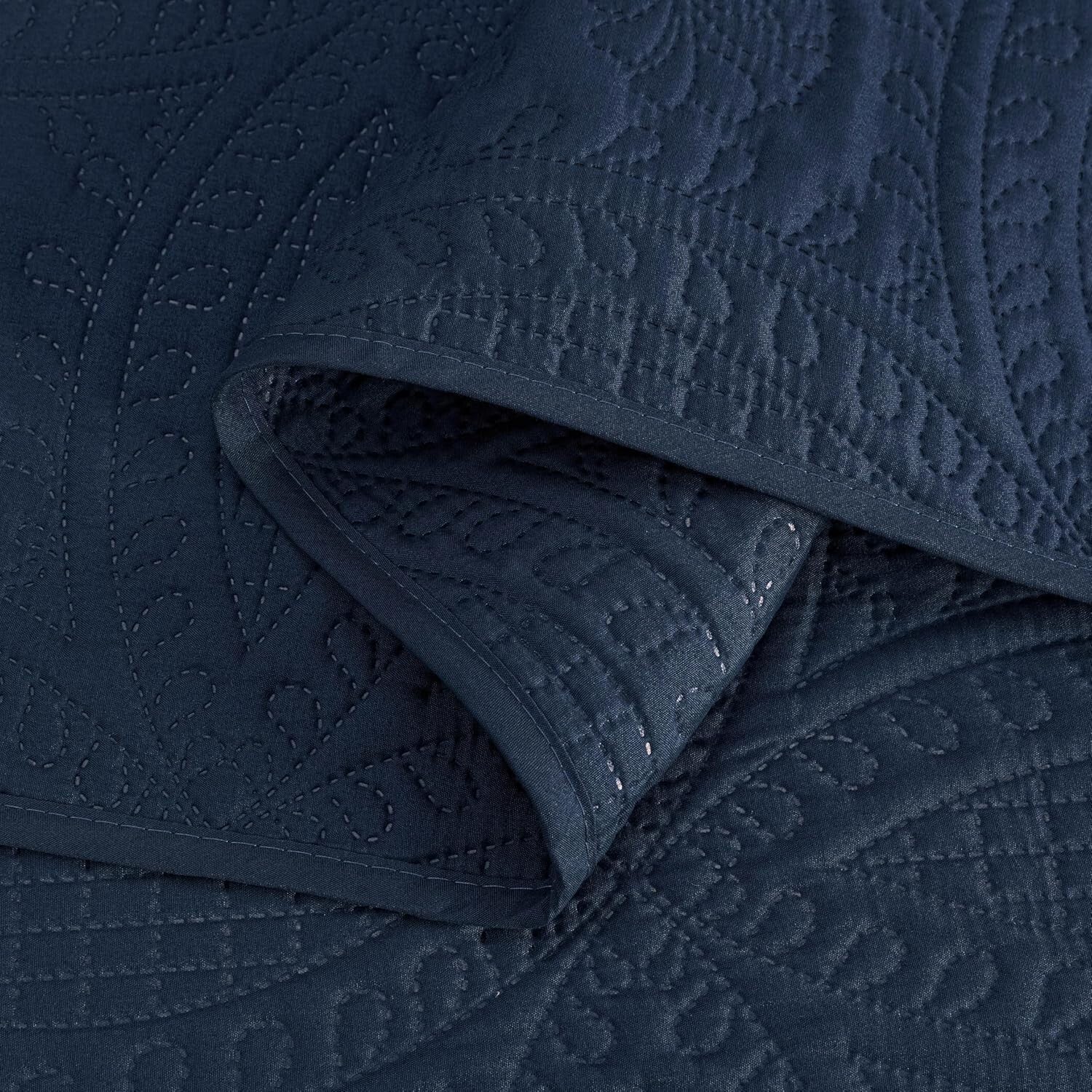 Luxurious 3-Piece Oversized Queen Bedspread Set in Navy with Medallion Design