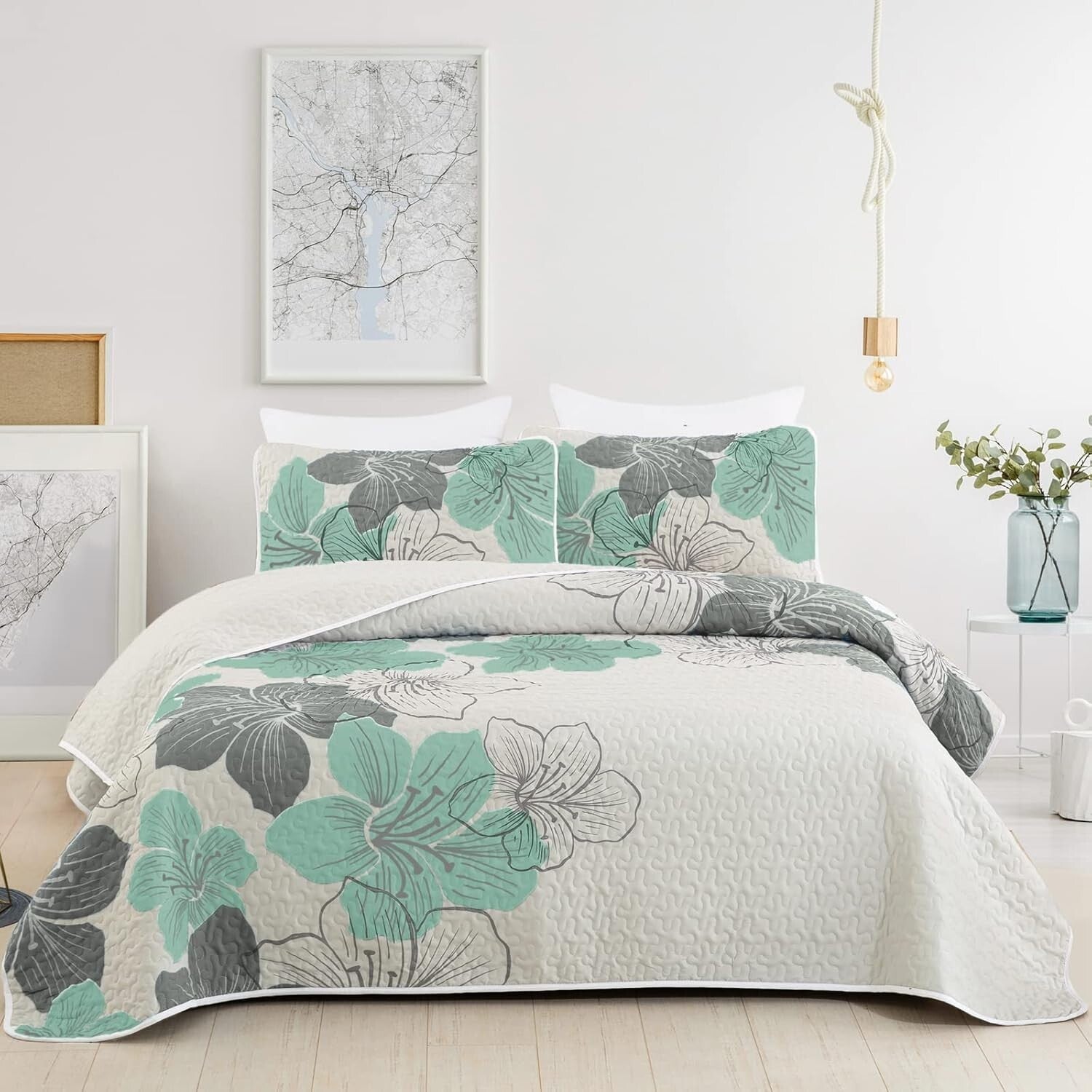 Floral Pattern King Quilt Set - Elegant Soft Microfiber Bedspread for Bedrooms