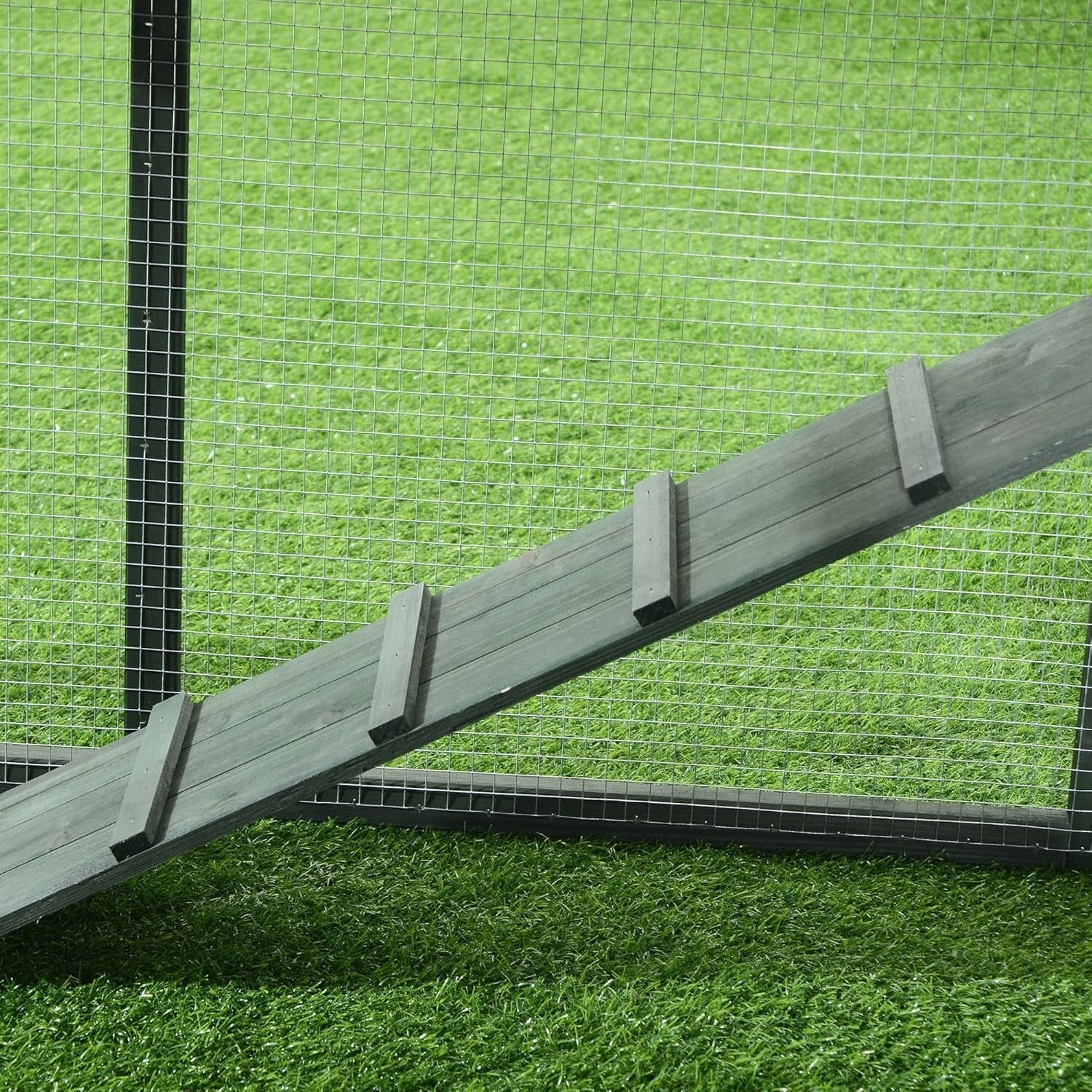 Eco-Friendly 84" Chicken Coop with Water-Resistant Roof - Perfect for All Breeds