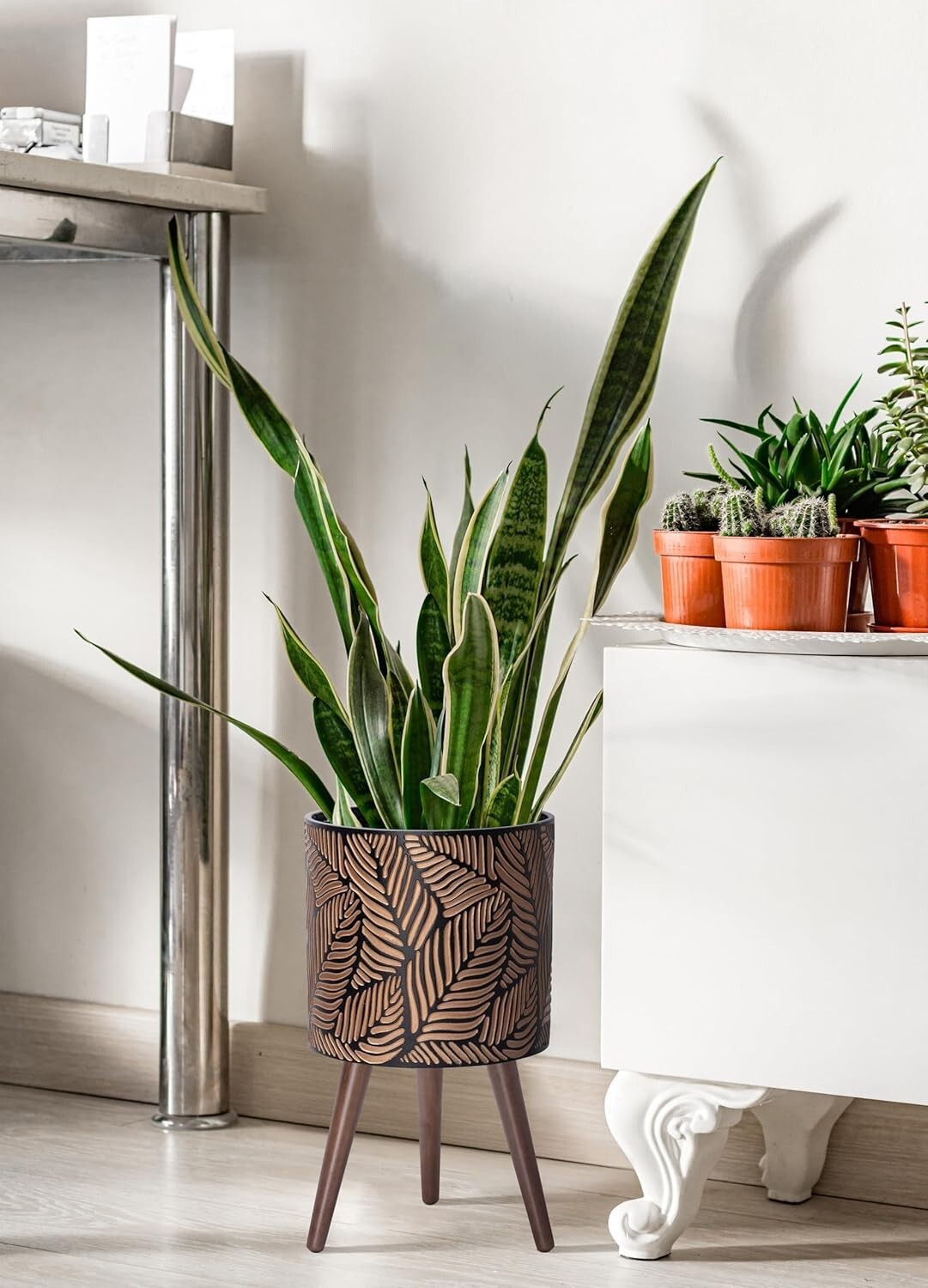 Stylish 12-Inch Plant Pot with Stand – Fiberglass Resin, Eco-Friendly Design