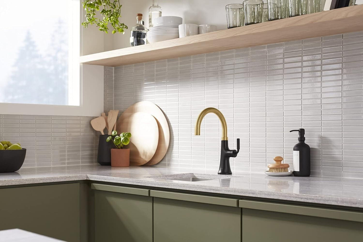 3-Spray Matte Black Kitchen Faucet - Durable Design with Temperature Memory