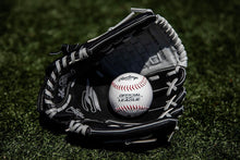 Load image into Gallery viewer, Lightweight 10.5" Sure Catch Baseball Glove for Youth – Right Hand Throw