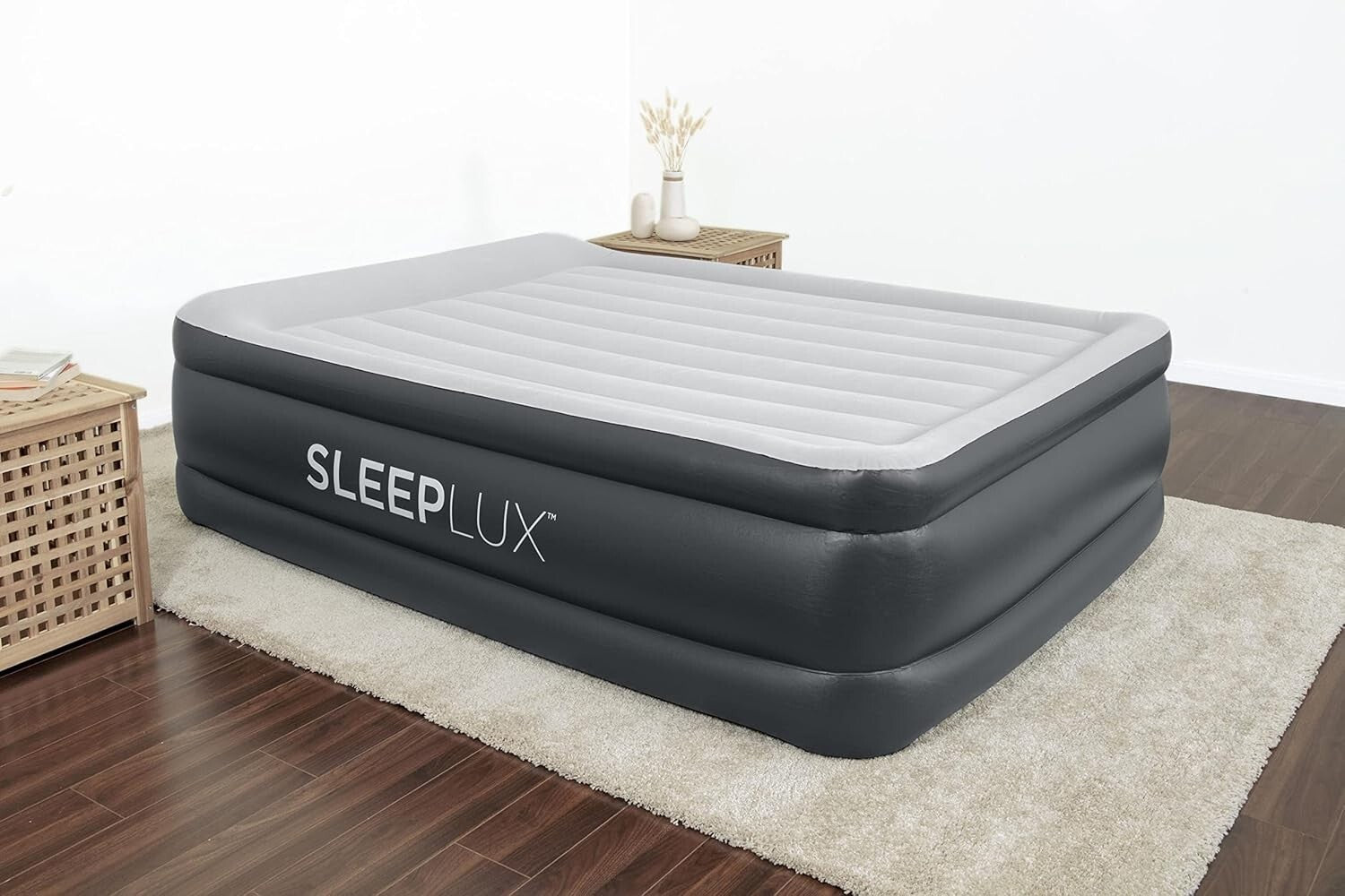 Durable Queen Air Mattress with Integrated Pillow & Fast-Inflate Pump - 661 lbs