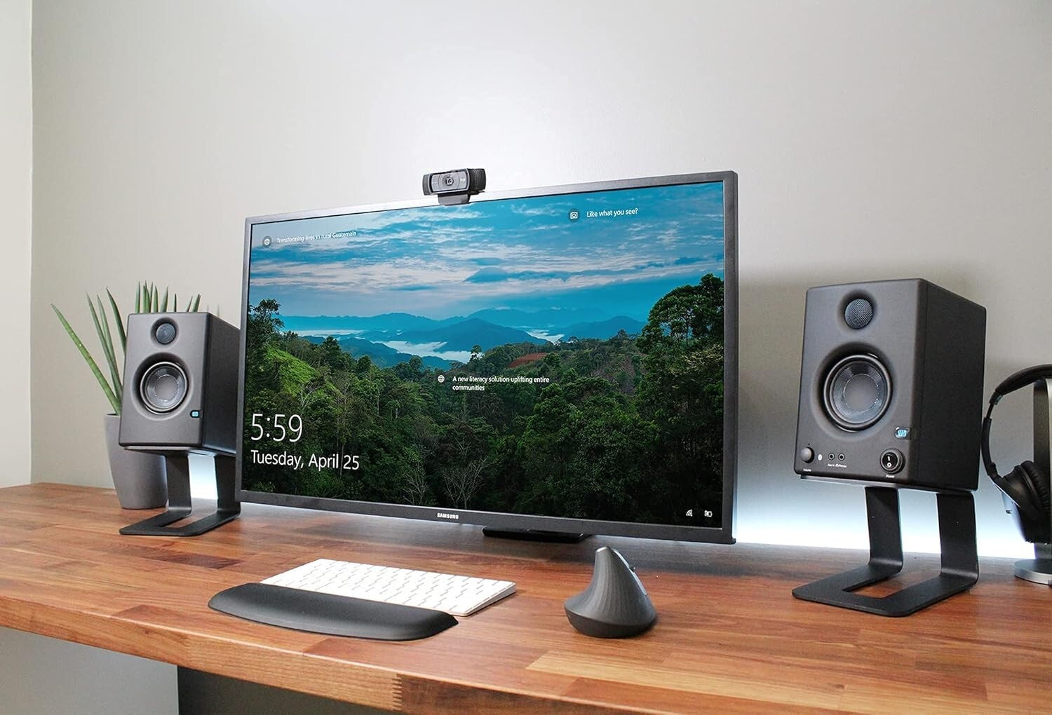 Compact Black Speaker Stands - 5-Degree Tilt for Enhanced Audio Experience