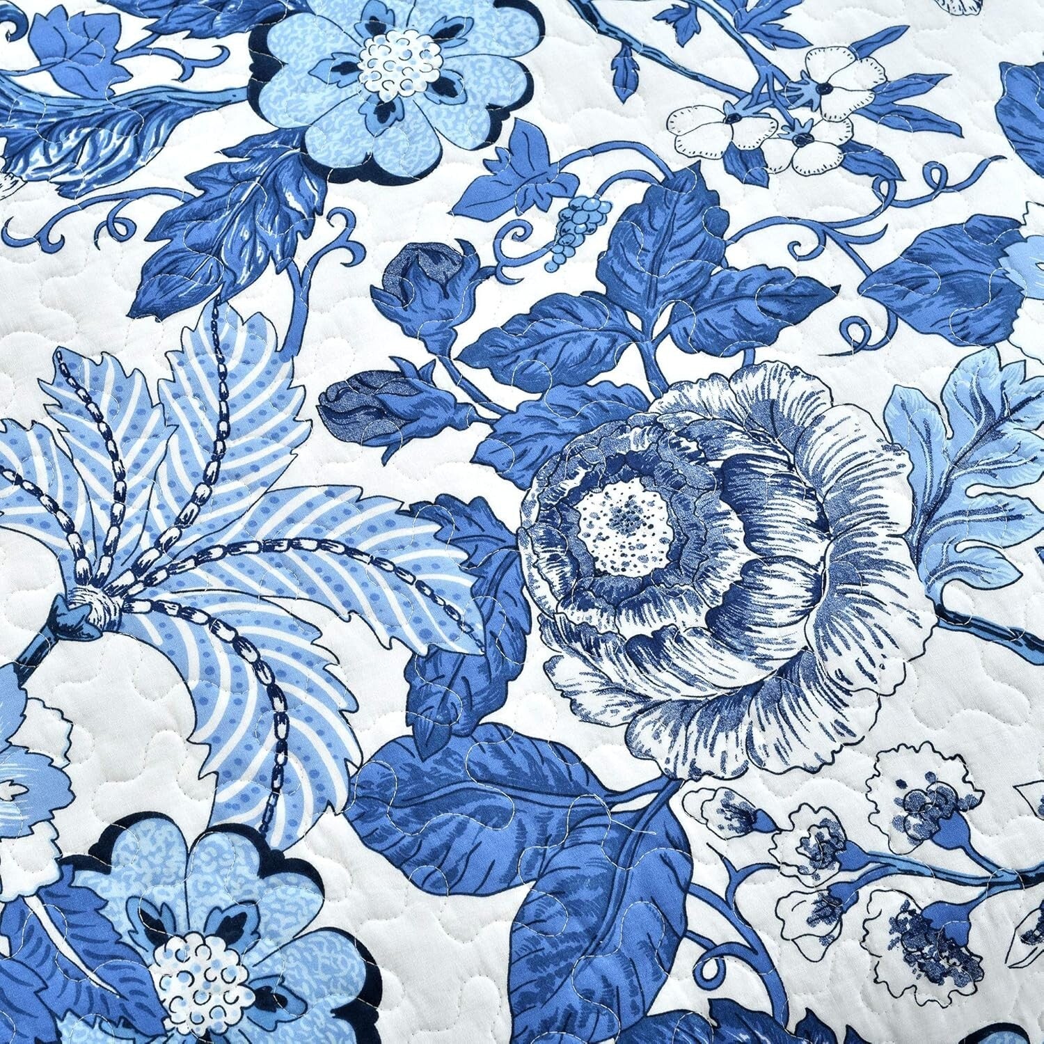 Charming Floral Navy & White Reversible Quilt Set, 3 Piece Bedding, Full/Queen