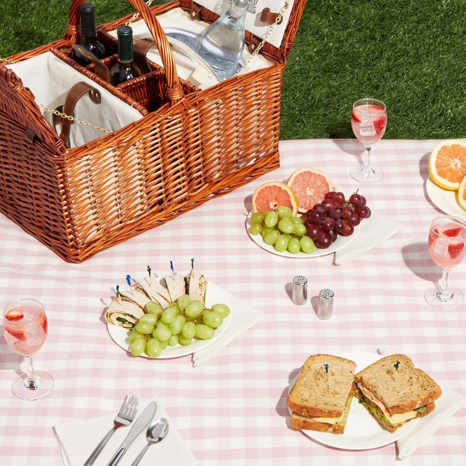 Essential Rustic Wicker Picnic Set for 4 with Insulated Cooler & Glasses