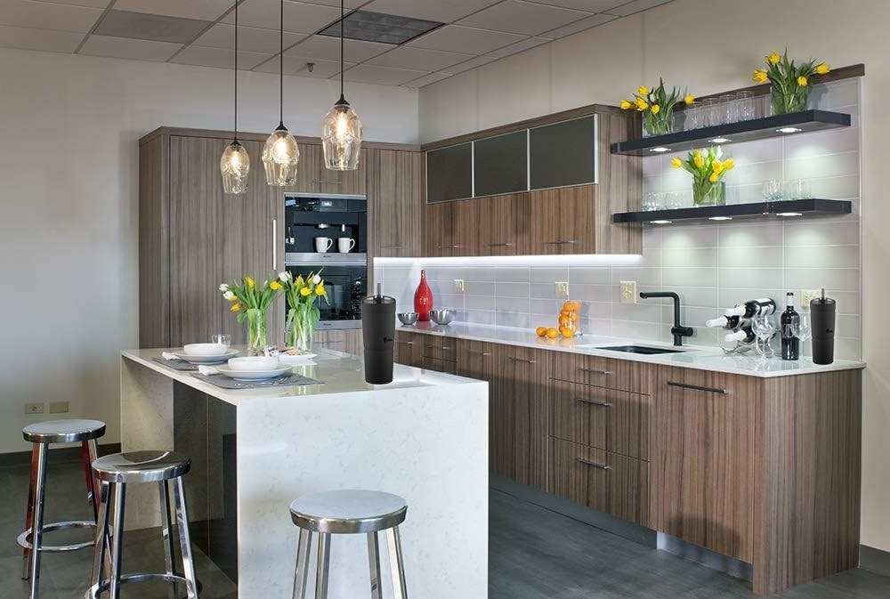 Durable 24oz Matte Black Vacuum Insulated Tumbler – Hot & Cold Beverage Keeper