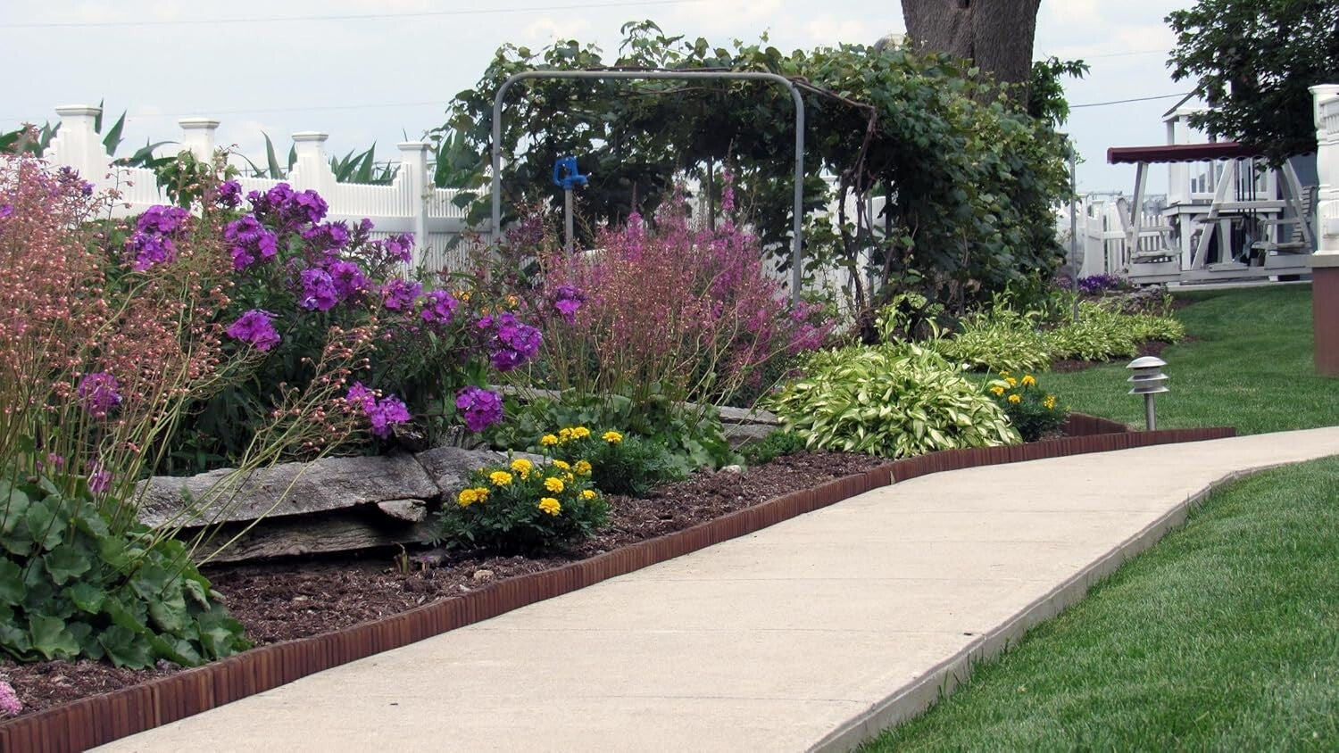 Eco-Green 8-Pack Landscape Border Edging with Pre-Attached Stakes for Easy Setup