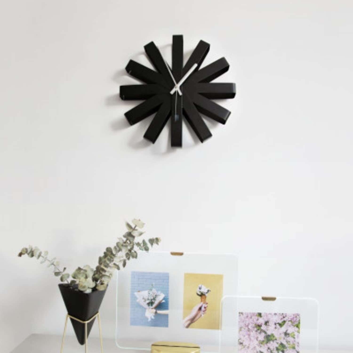 12-Inch Modern Ribbon Wall Clock - Silent Quartz Movement & Stylish Design
