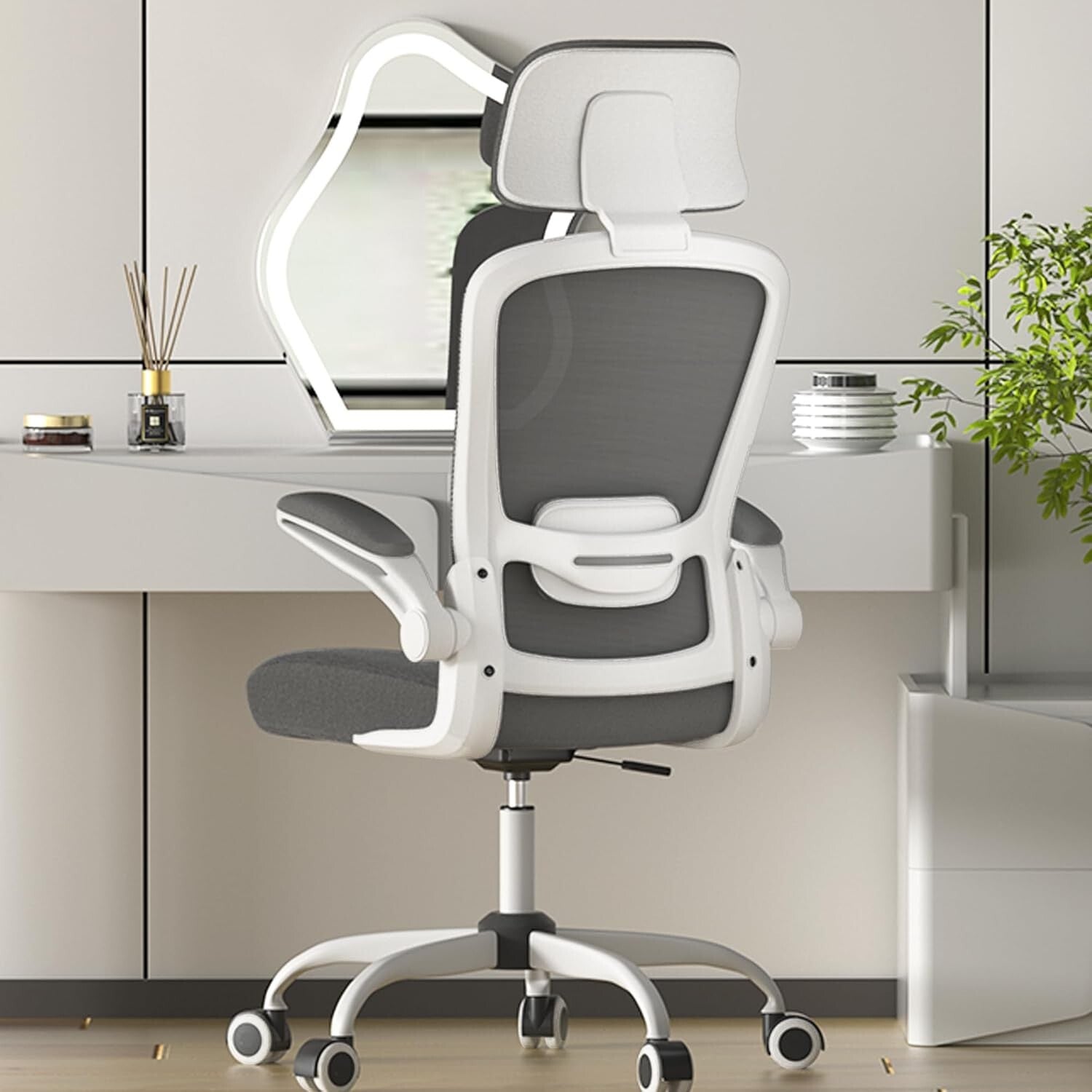 Comfy High Back Ergonomic Gamer Chair with Lumbar Support & Swivel Functionality