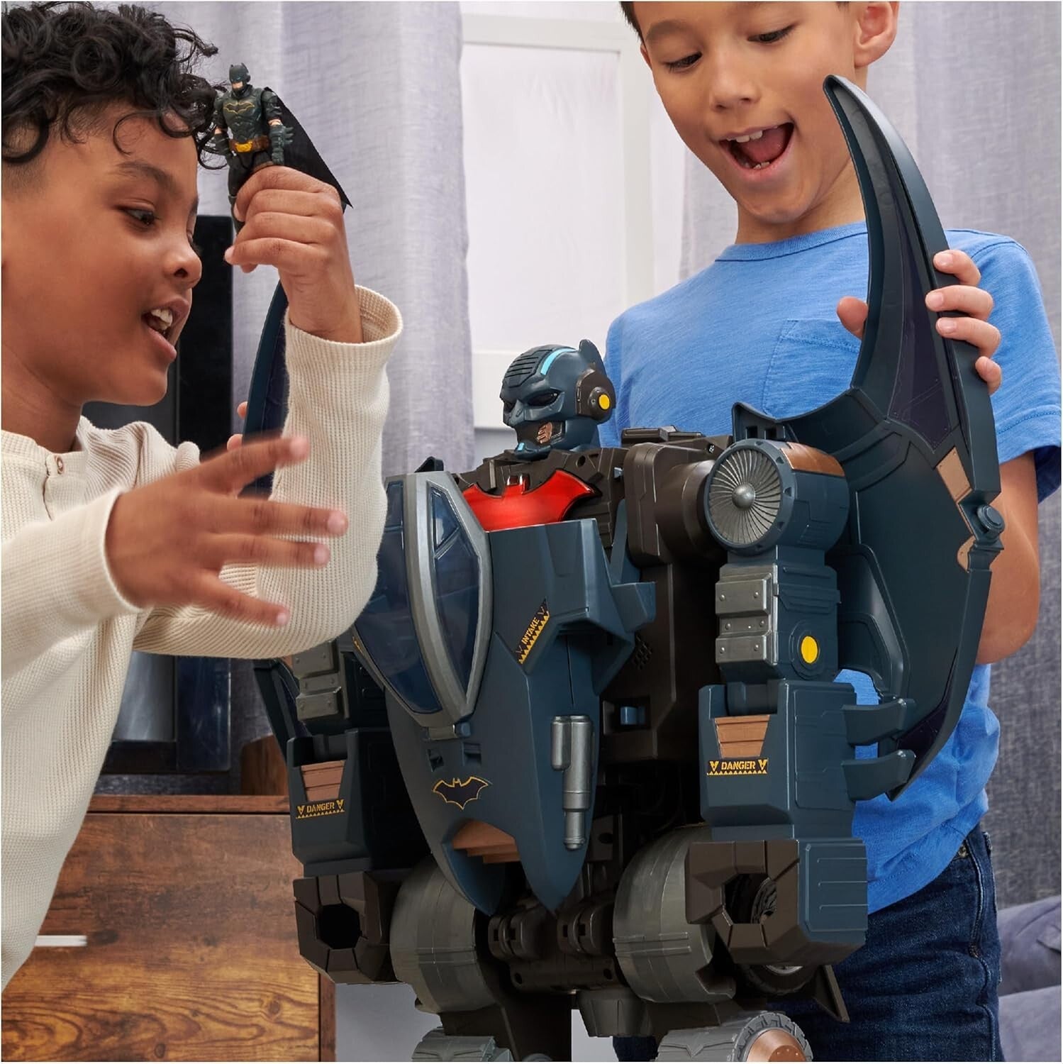 Epic 4-in-1 Gotham City Guardian Playset: Transforming Mech Batman with Lights