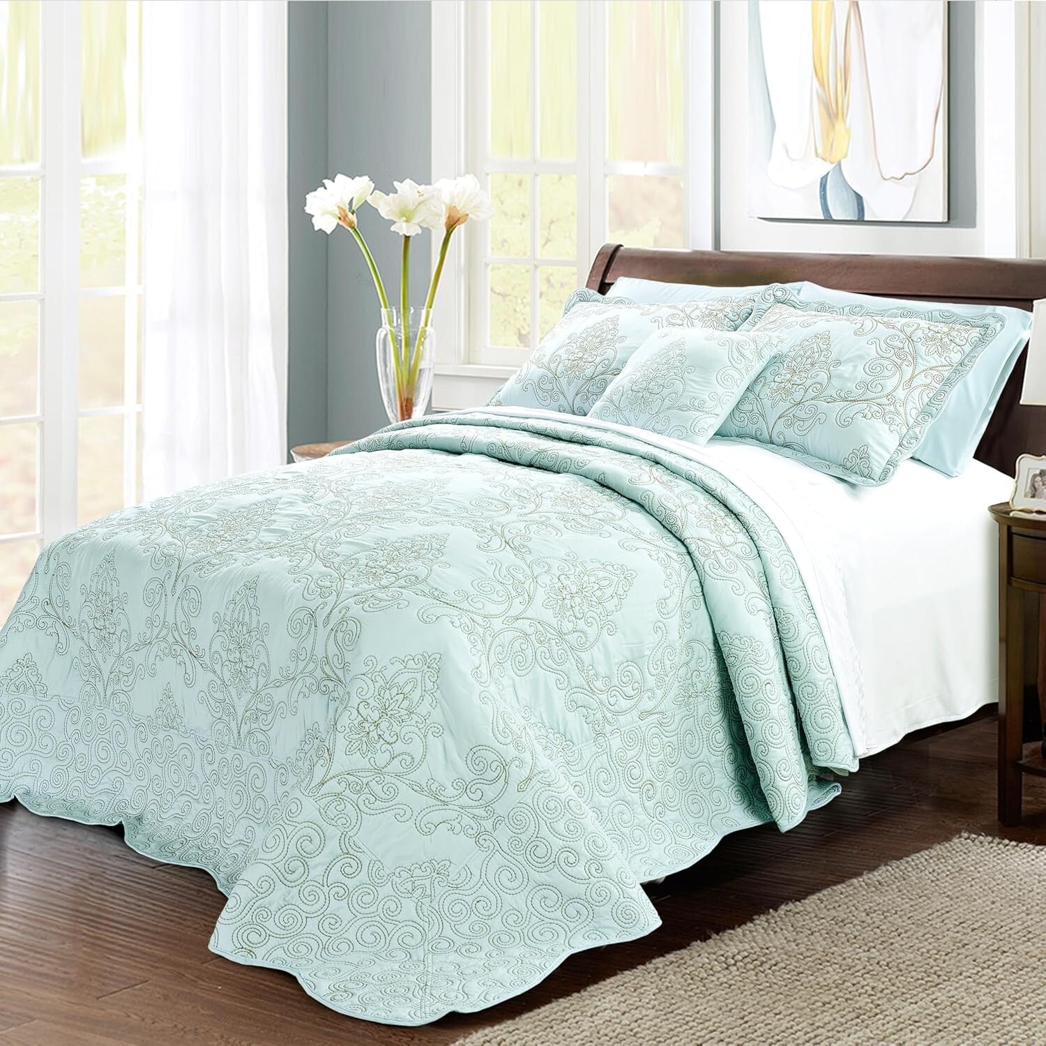 Elegant Oversized Queen 4-Piece Reversible Bedspread Set in Blue Floral Pattern