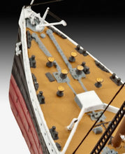 Load image into Gallery viewer, Titanic 1:700 Scale Model Kit - Traditional Design with Textured Hull Features