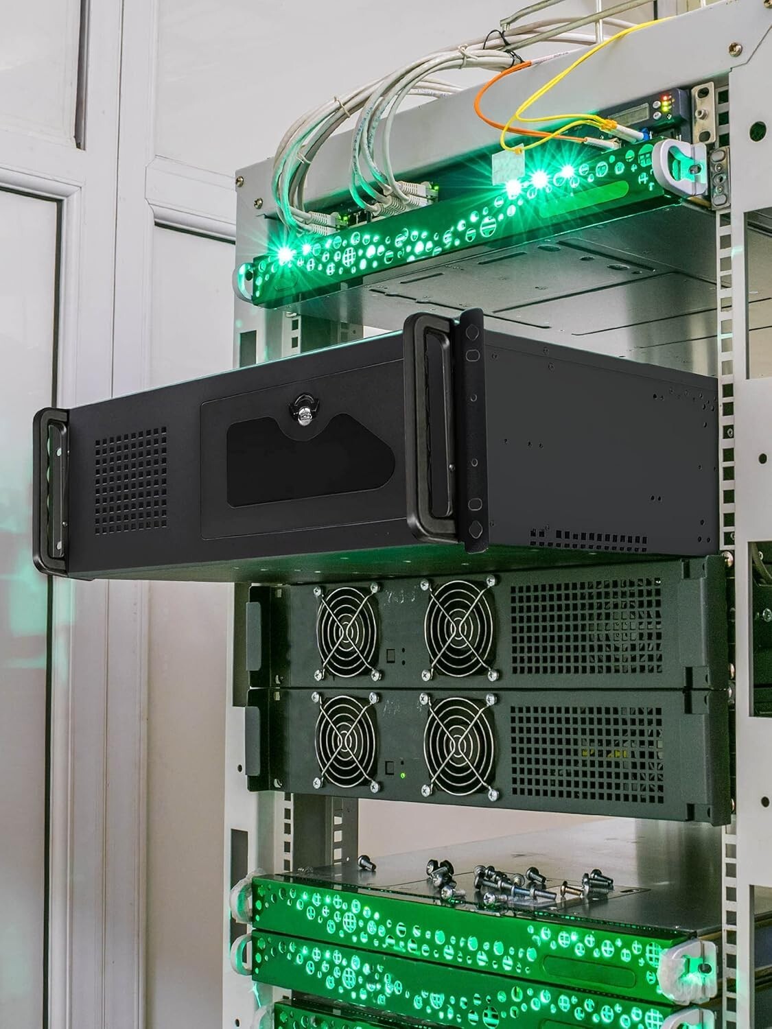 Advanced Rackmount Server Chassis - 7 Bays, Quiet Fans, Lockable Front Panel