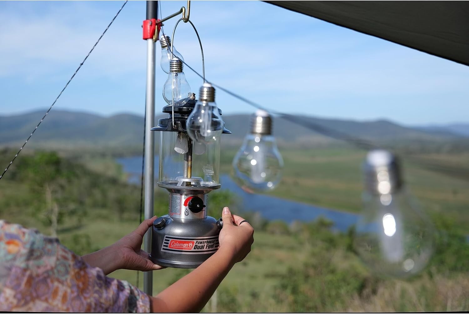 Portable Dual-Fuel Lantern: 800 Lumens, 20-Hour Operation & Easy Carry Handle