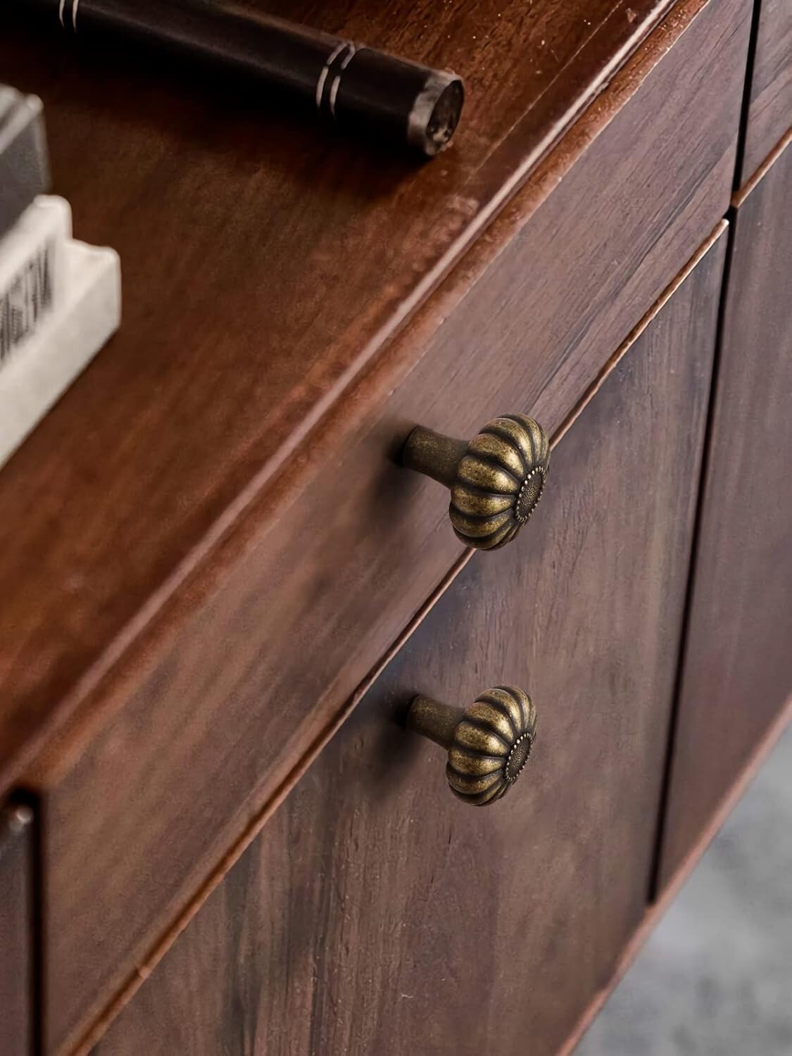 Stylish Antique Brass 10 Piece Knob Set for Cabinets & Drawers - Retro Design