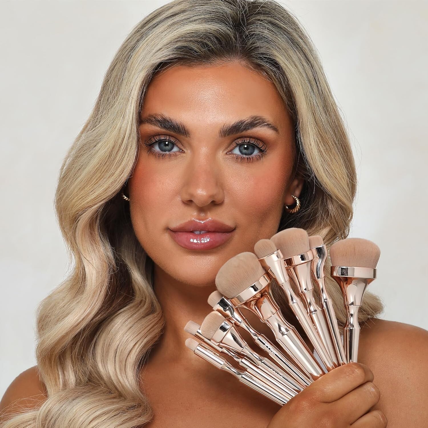 Stylish Luxury Makeup Brush Designed for Effortless Application - Gold Finish