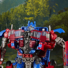 Load image into Gallery viewer, Transformers Studio Series 05 Voyager Class Optimus Prime with Backdrop Display