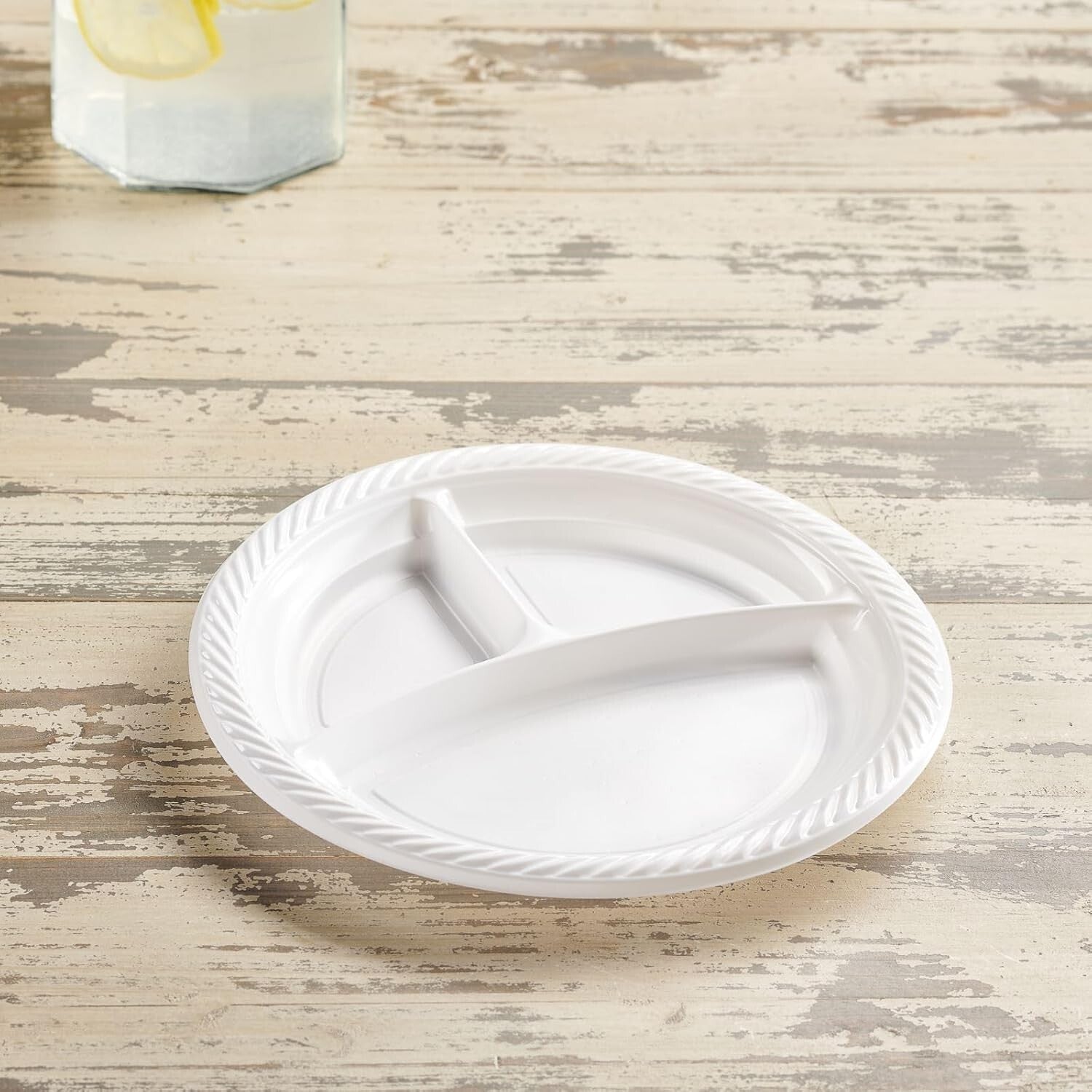 Lightweight 9'' Three-Section Plates - 400 Count Disposable for Catering
