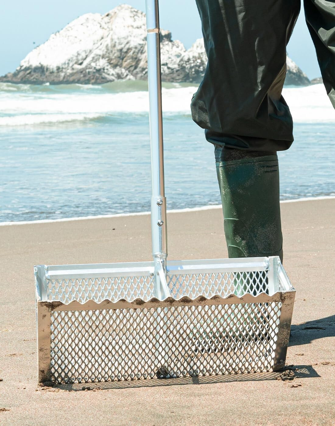 Ergonomic Sand Flea Rake with Sharp Teeth and Wide Basket - 16 & 52 Inch Design