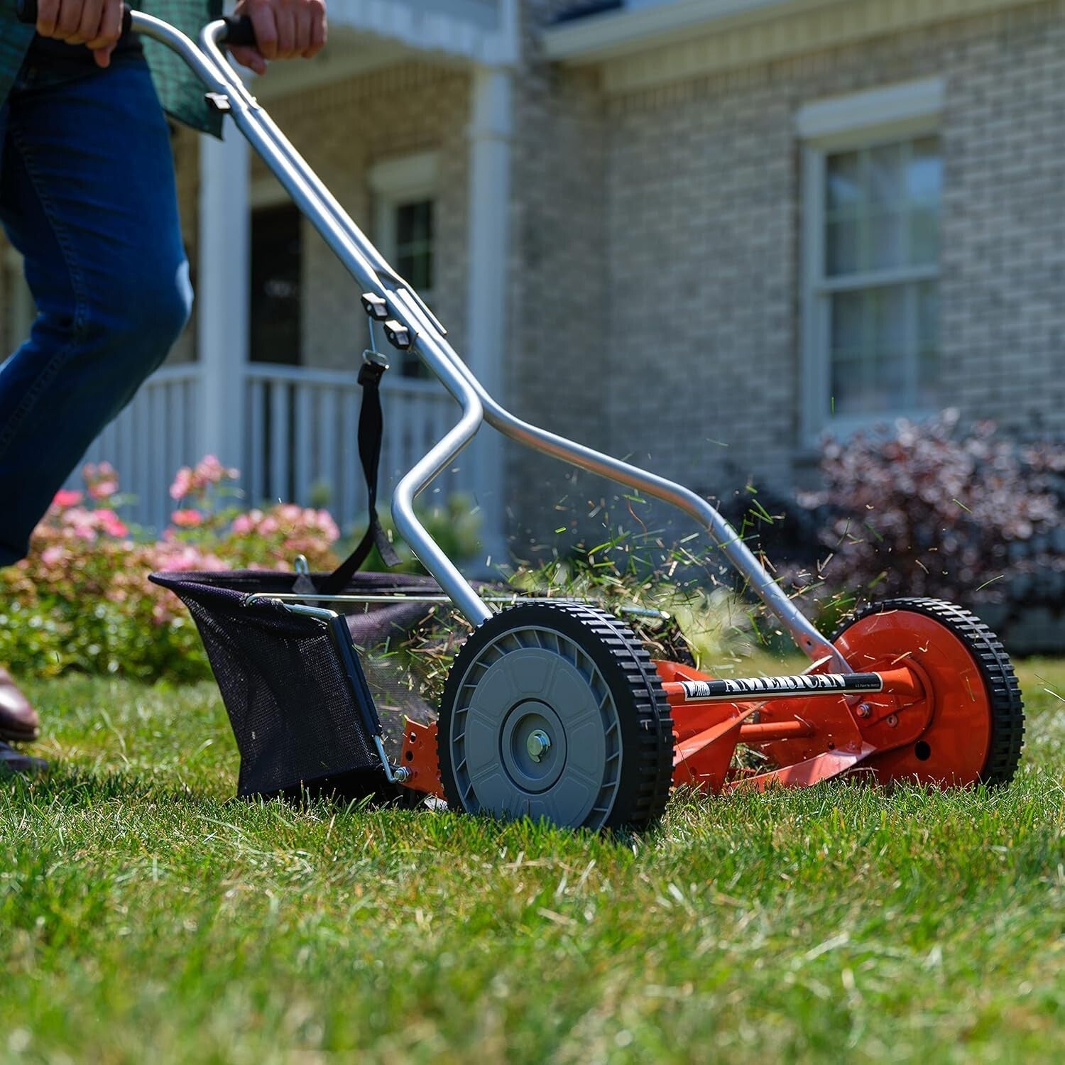 Effortless 14-Inch Push Reel Mower - Environmentally Responsible Lawn Care