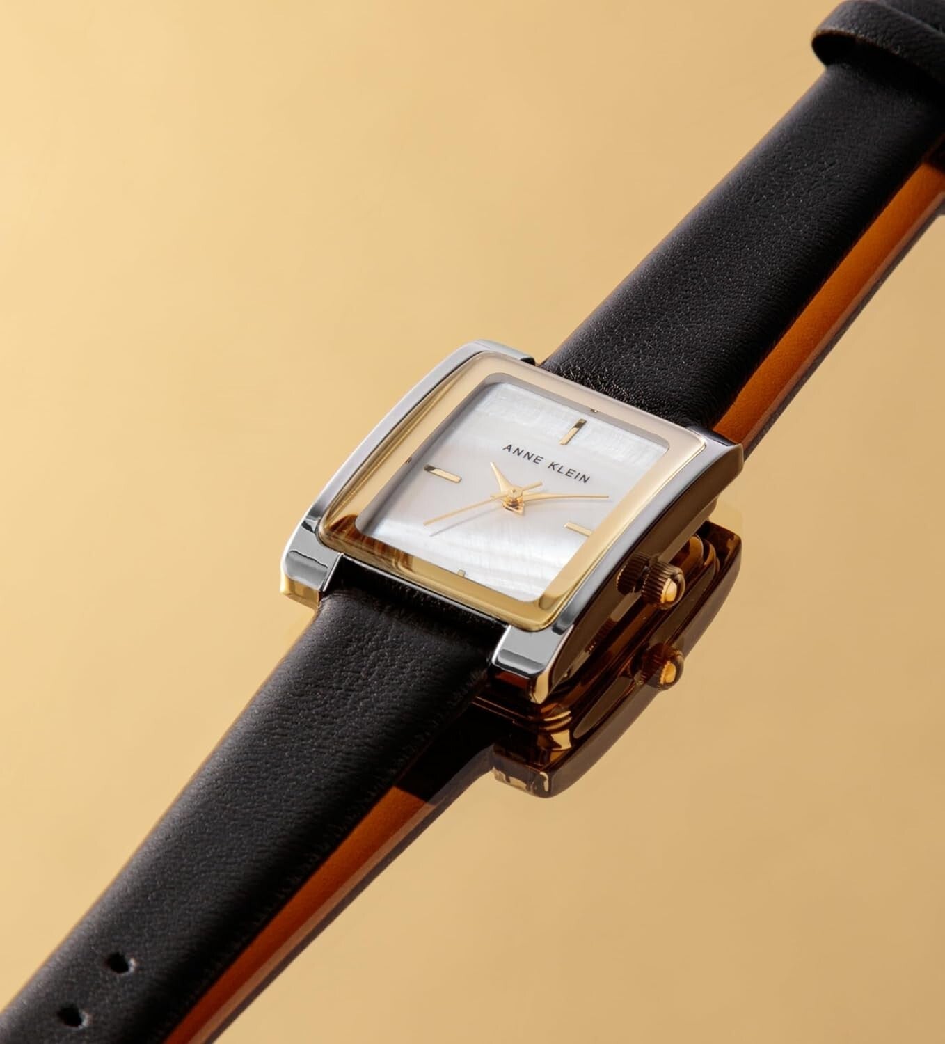 Versatile Women's Wristwatch with Black Leather Strap & Water-Resistant Features