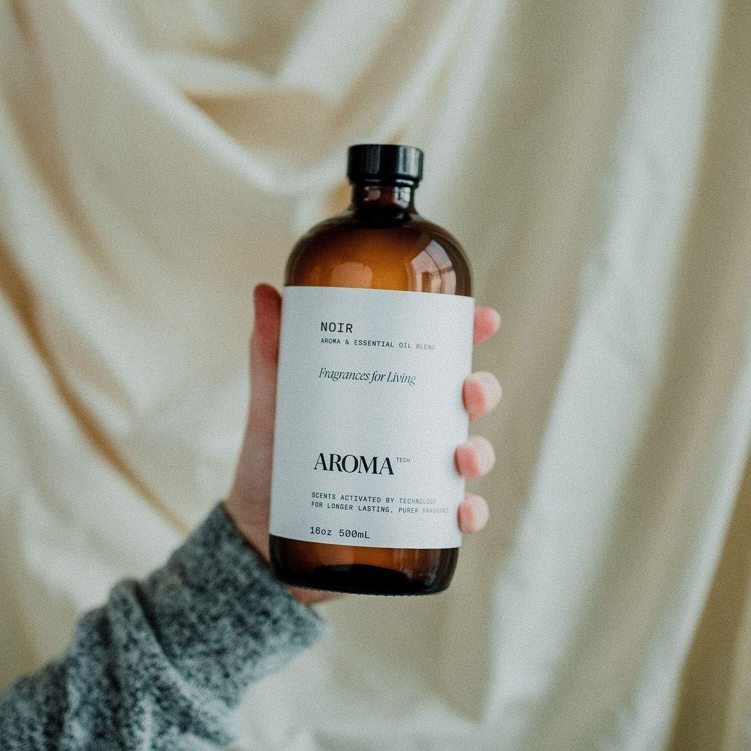 Versatile Noir Essential Oil: Elegant Home Aroma for All Seasons - 16.9 fl oz