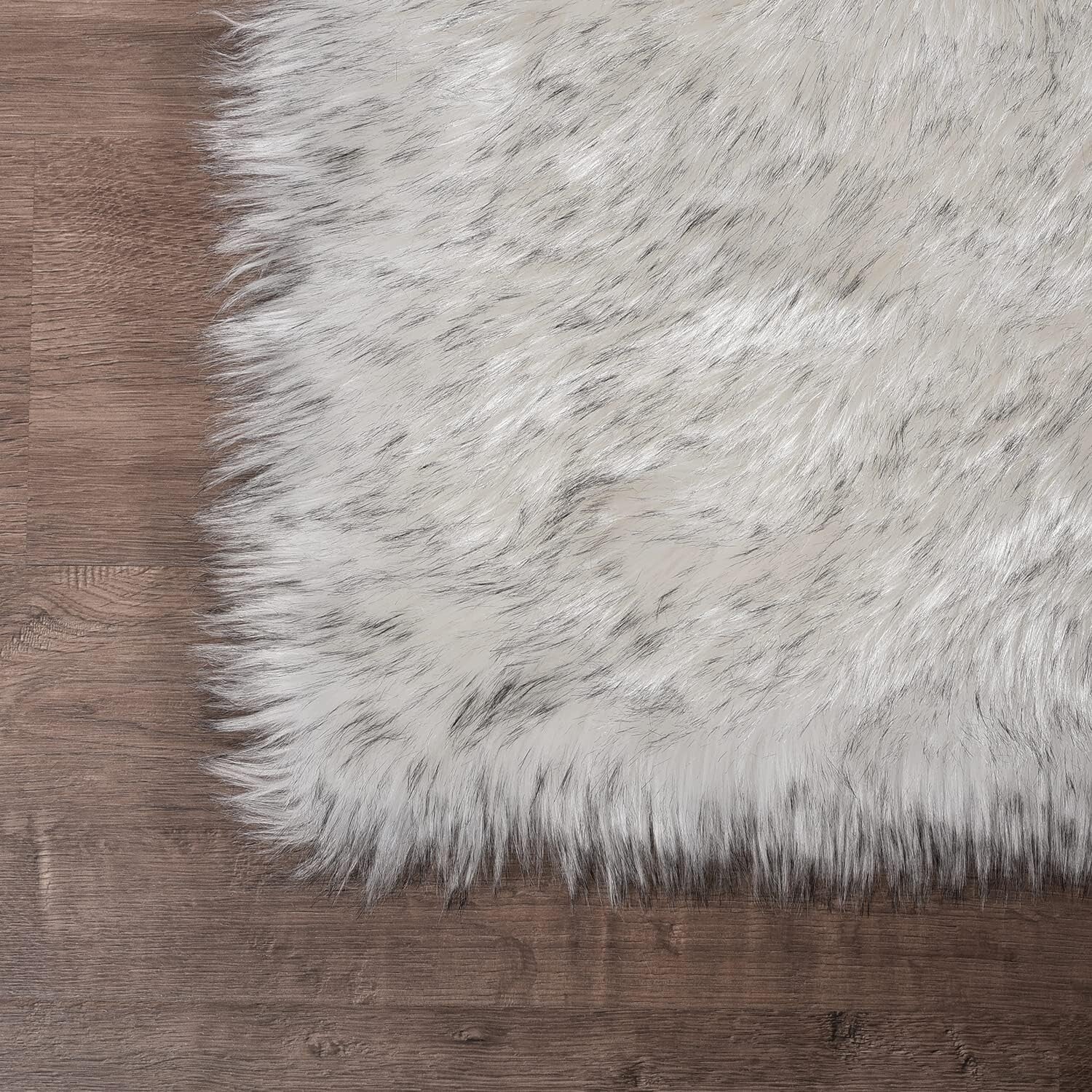 Soft & Washable 6x9 Faux Sheepskin Rug - Elegant Decor for Bedroom & Living Room