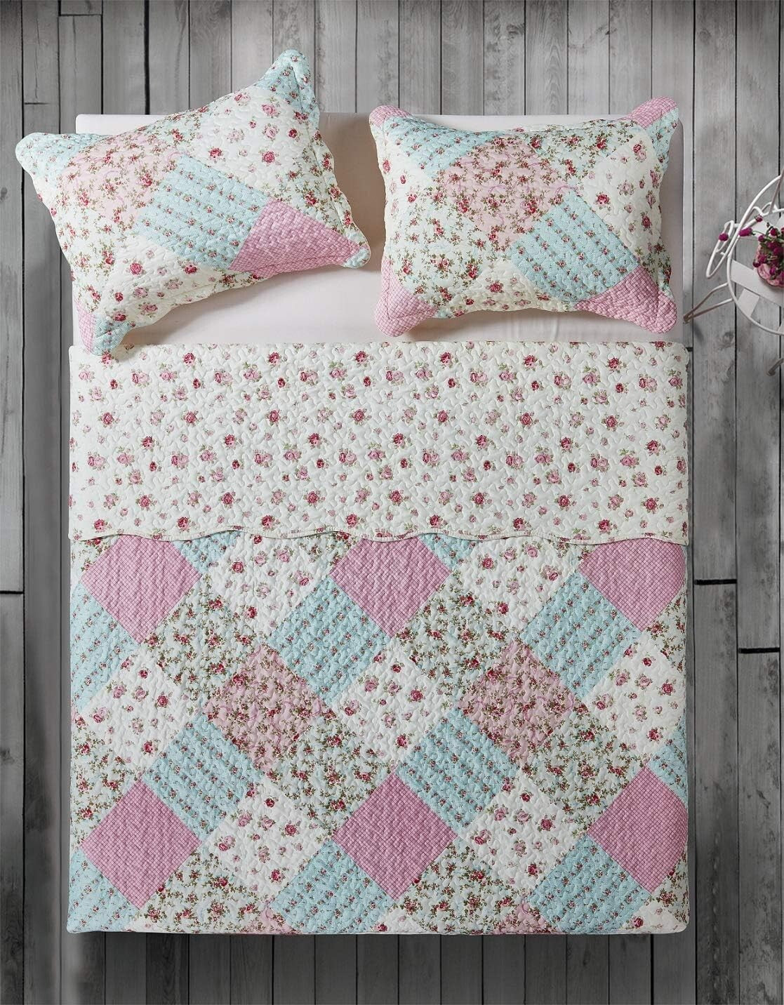 Elegant 3-Piece Rose Quilt Set for All-Season Comfort - Full/Queen Size