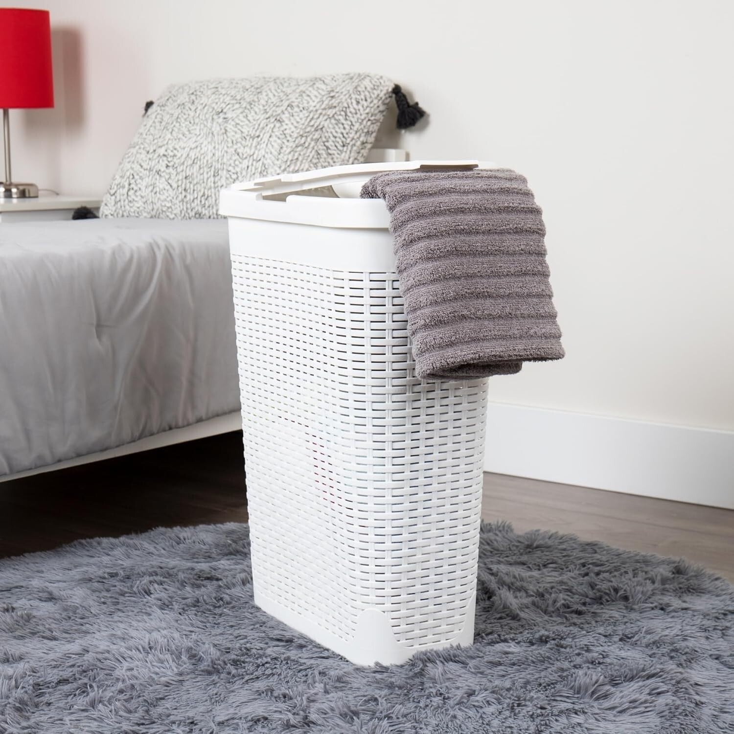 Chic Space-Saving 40L Wicker Laundry Basket with Ventilated Lid - White Plastic