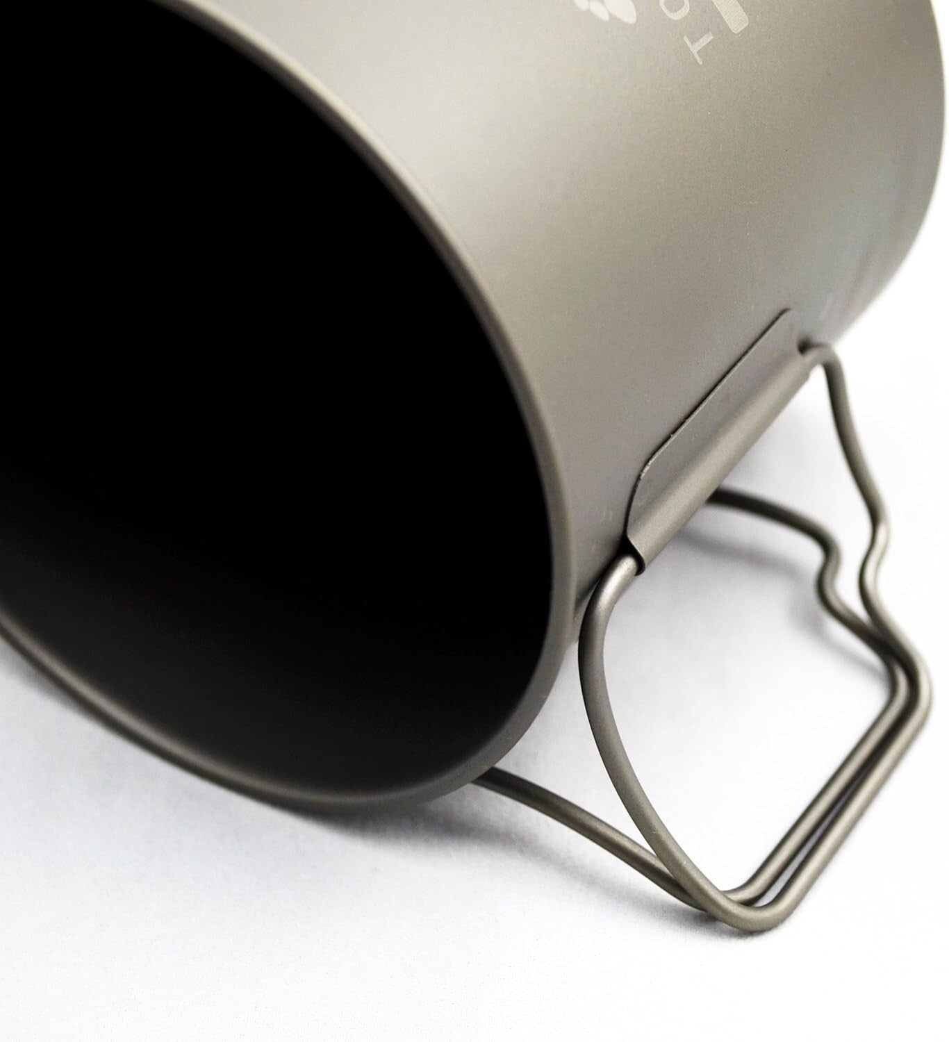 Elegant 650ml Round Titanium Pot - Compact and Lightweight Kitchen Container