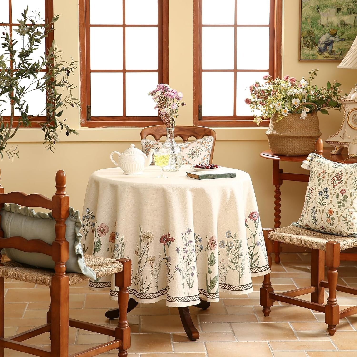French-Style Floral Tablecloth 67" Round - Perfect for Parties and Holidays
