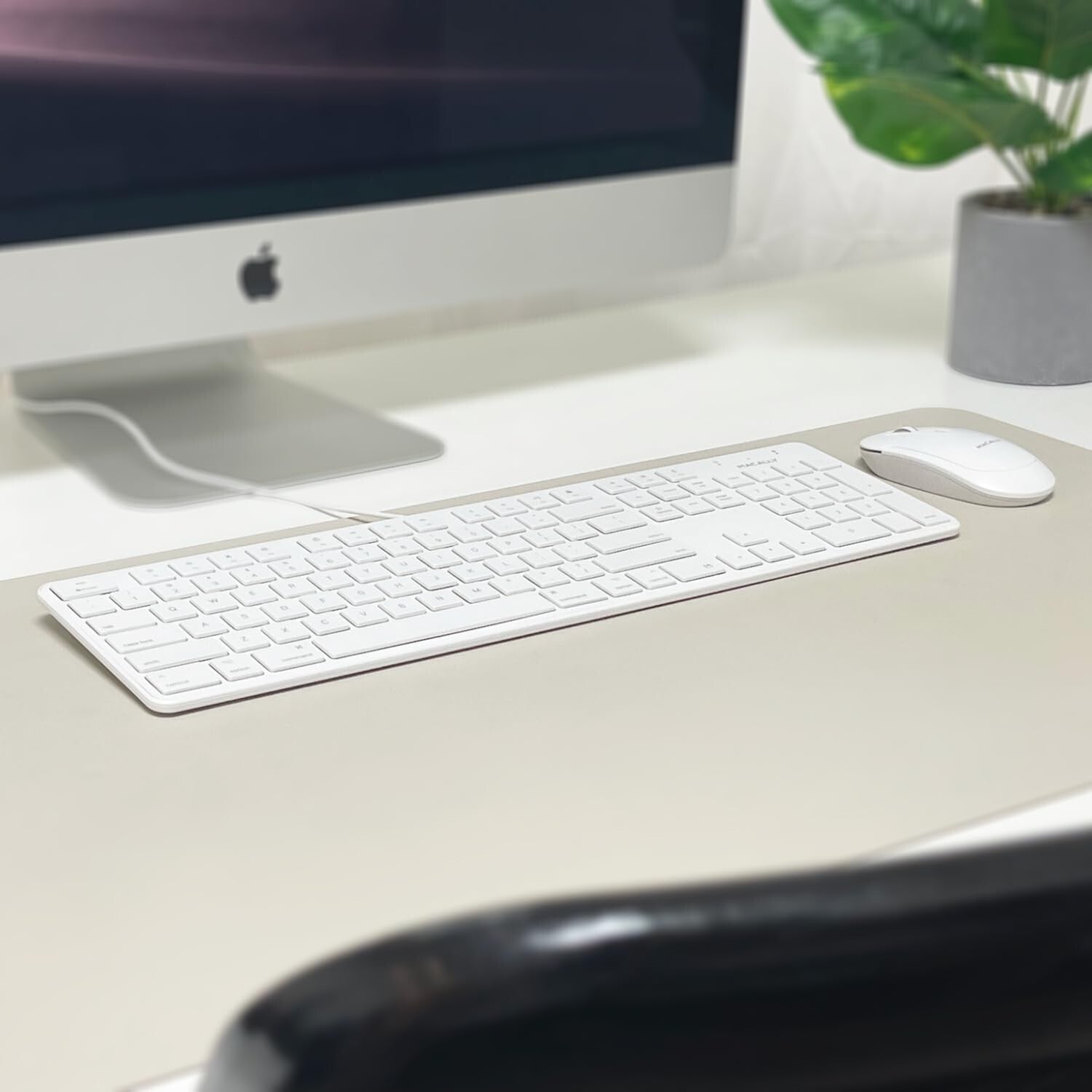 Full-Size Wired Keyboard for Mac and Windows - Scissor Keycaps & Shortcuts