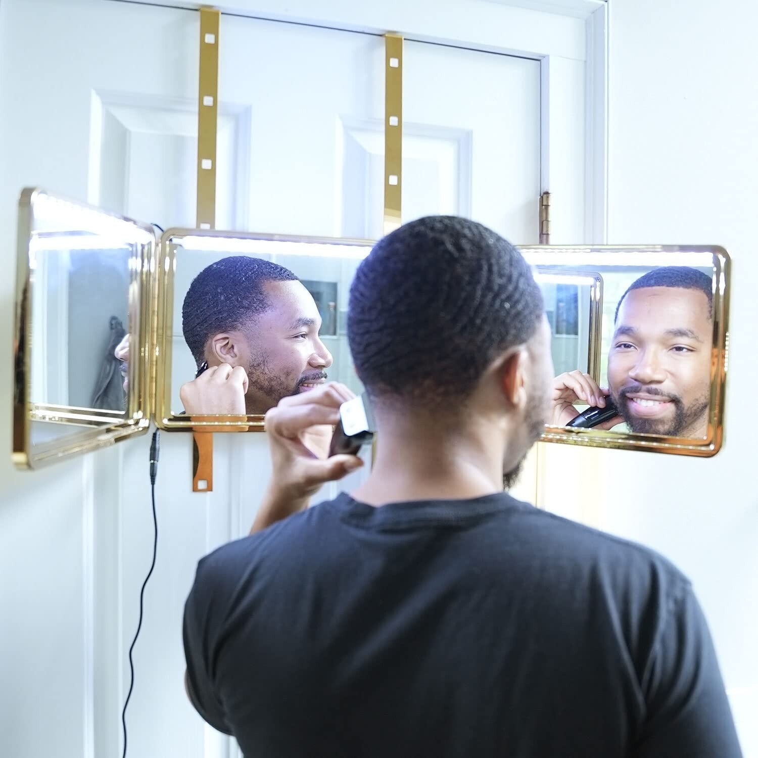 Luxury Gold Plated 360 Haircut Mirror with App Support for Mastering Cuts