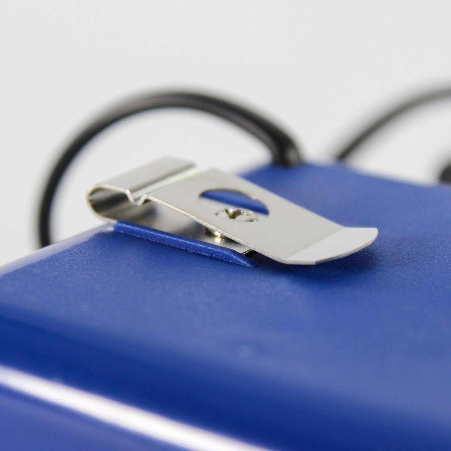 Portable Penn Air Aquarium Air Pump with Battery Backup - Ideal for Emergencies