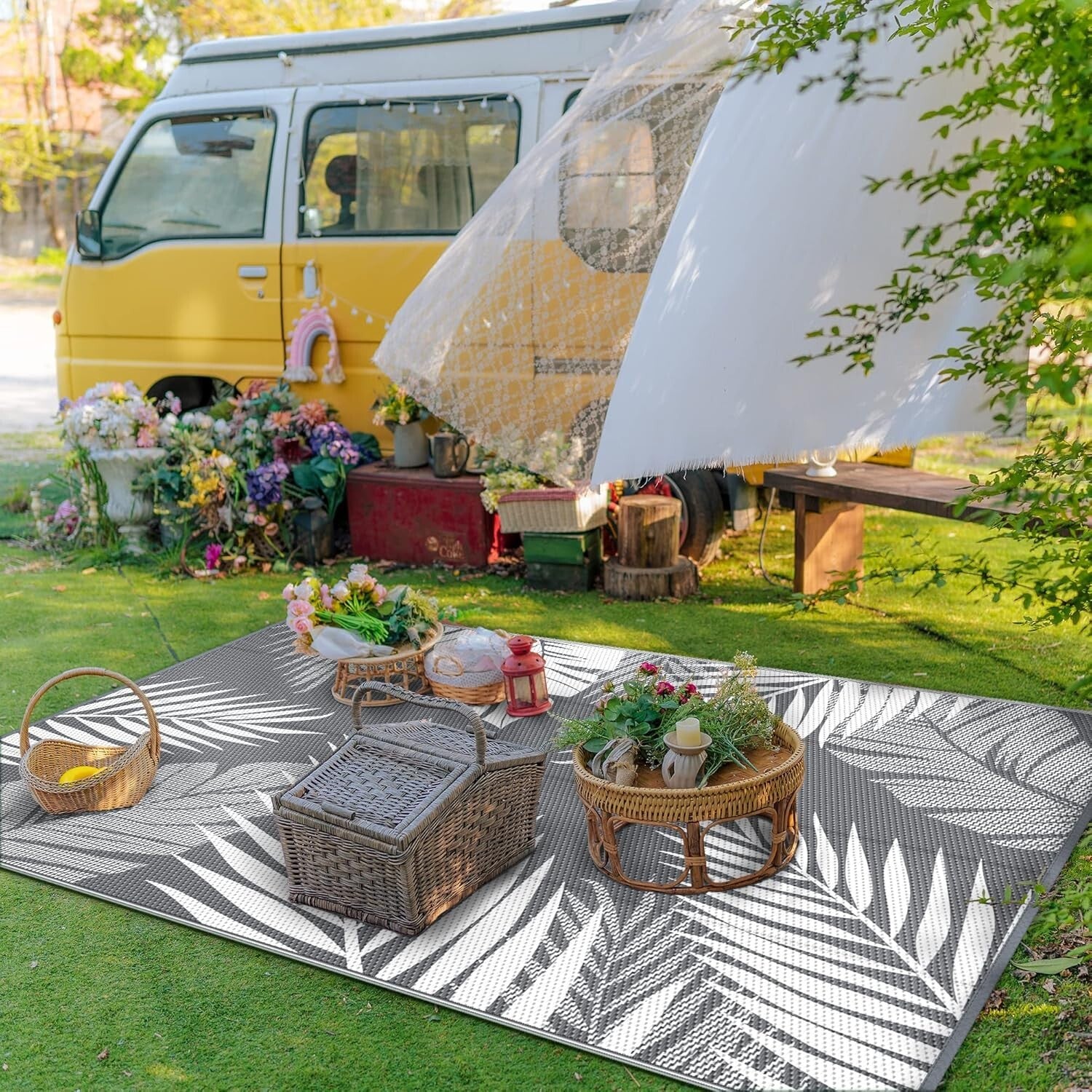 Versatile 9x12 Outdoor Carpet with Palm Leaf Design - Perfect for Decks &Picnics