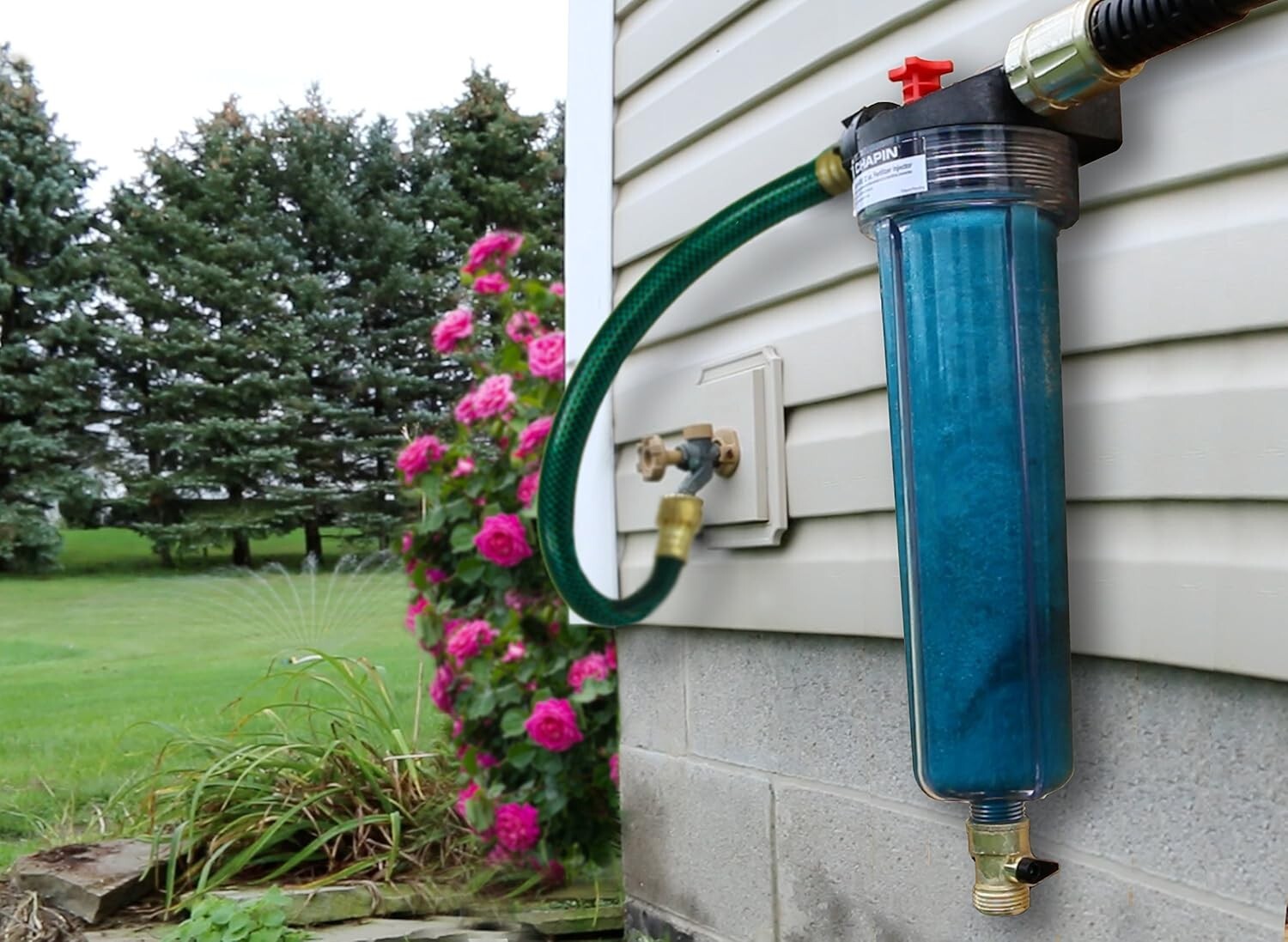 Chapin HydroFeed 32 oz Injector with Debris-Free Mixing for Lush Green Gardens