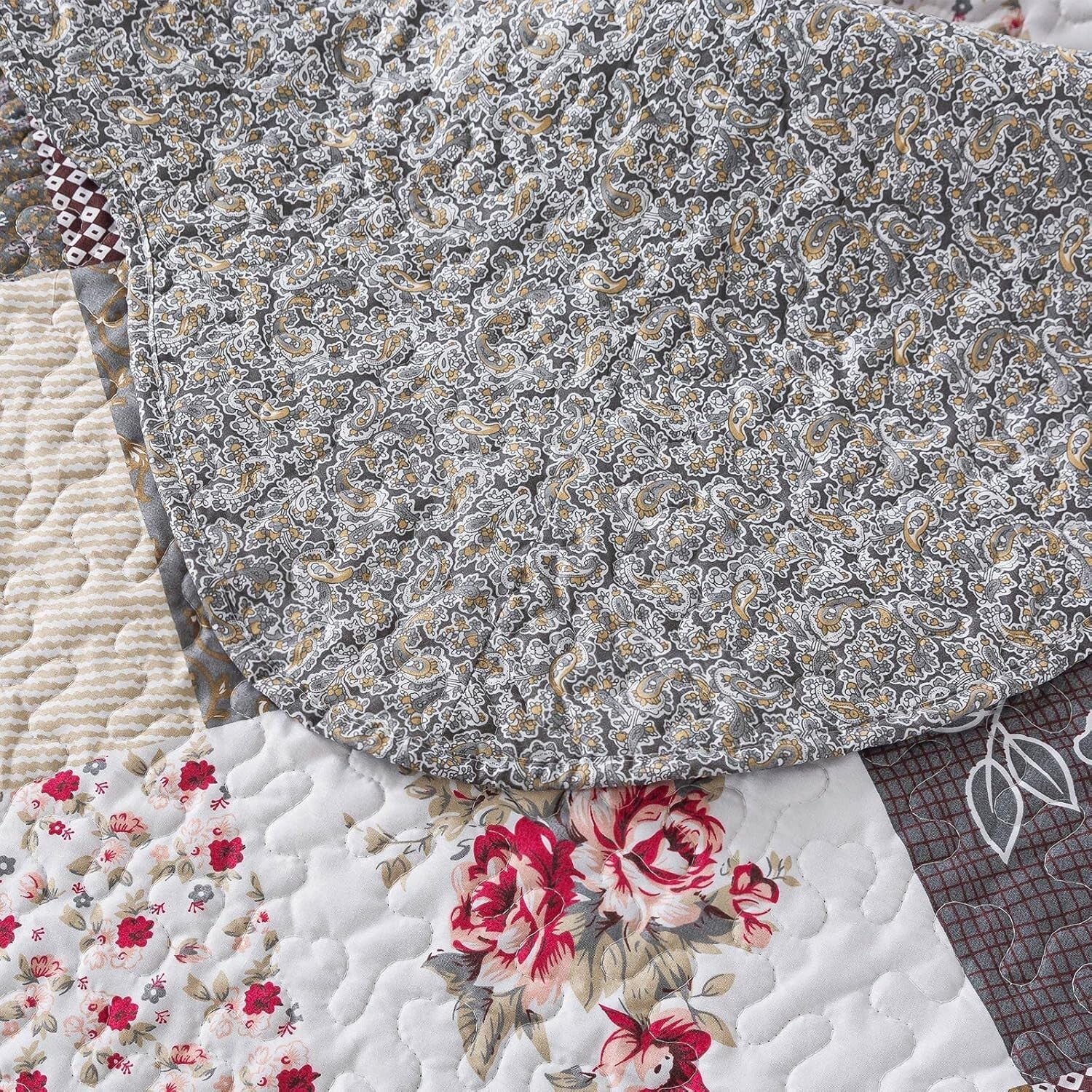 Elegant 3-Piece Oversized Quilt Set for California King Beds - All Season Use