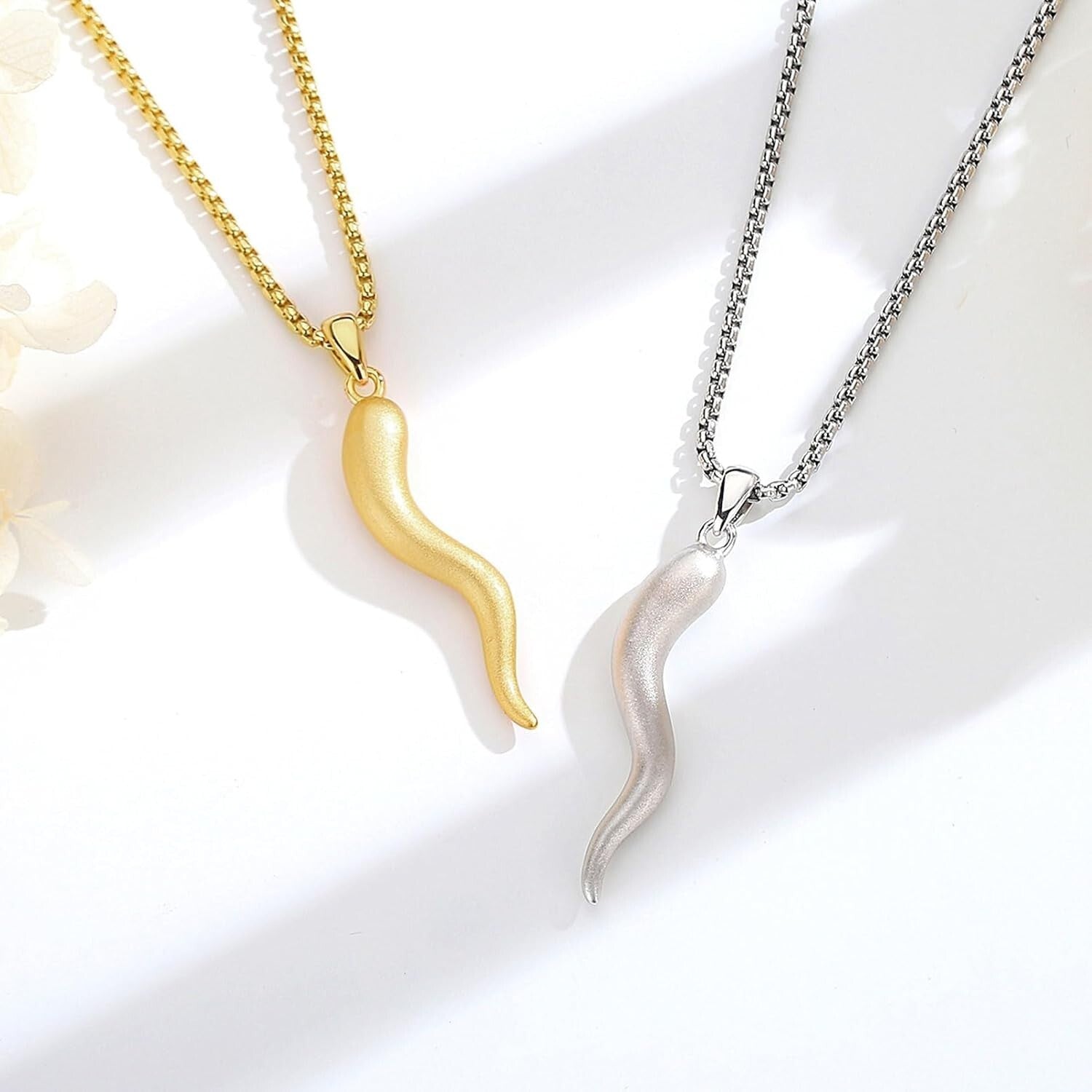 Elegant Gold Cornicello Amulet Necklace - Protection Pendant for Unisex Gifting