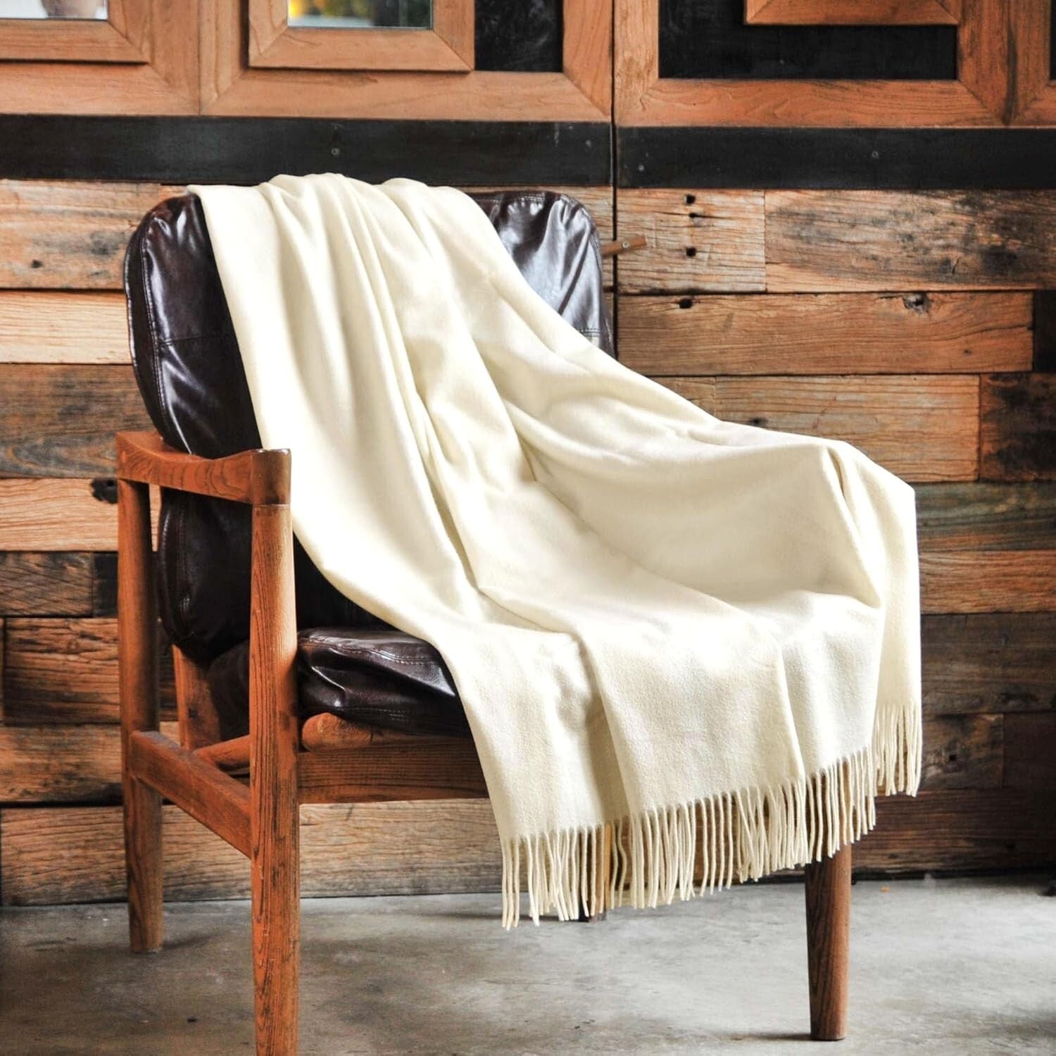 Elegant Lightweight Cashmere Blend Throw Blanket - Soft Ivory with Fringe Detail